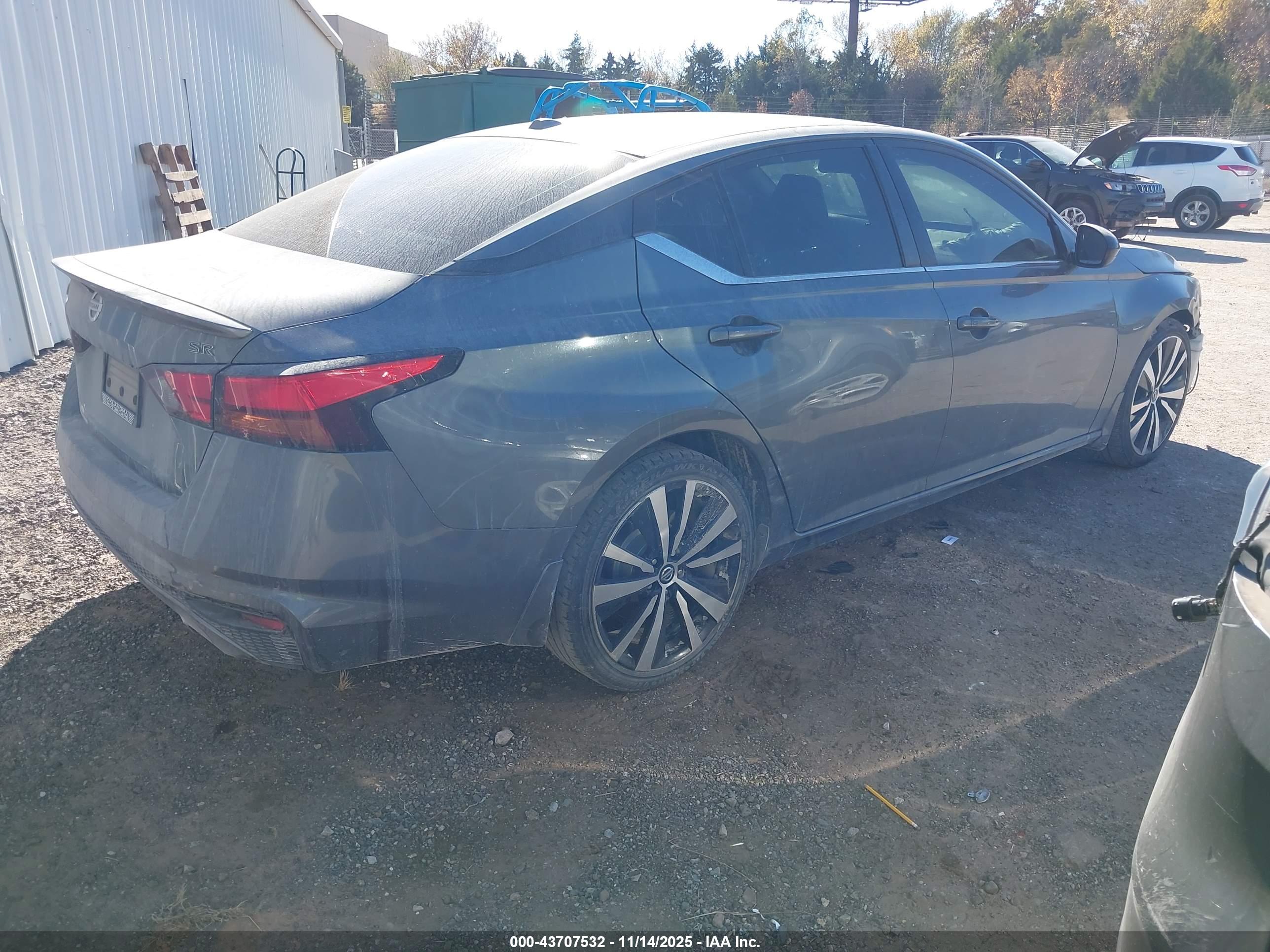 NISSAN ALTIMA image 4