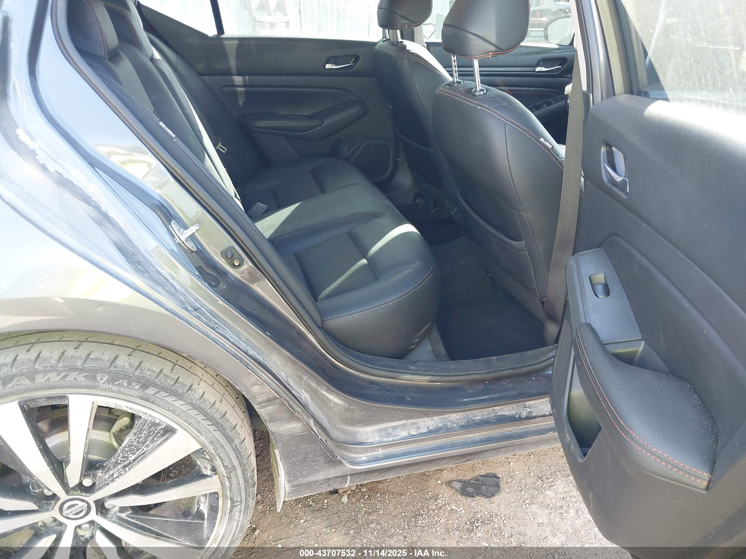 NISSAN ALTIMA image 8