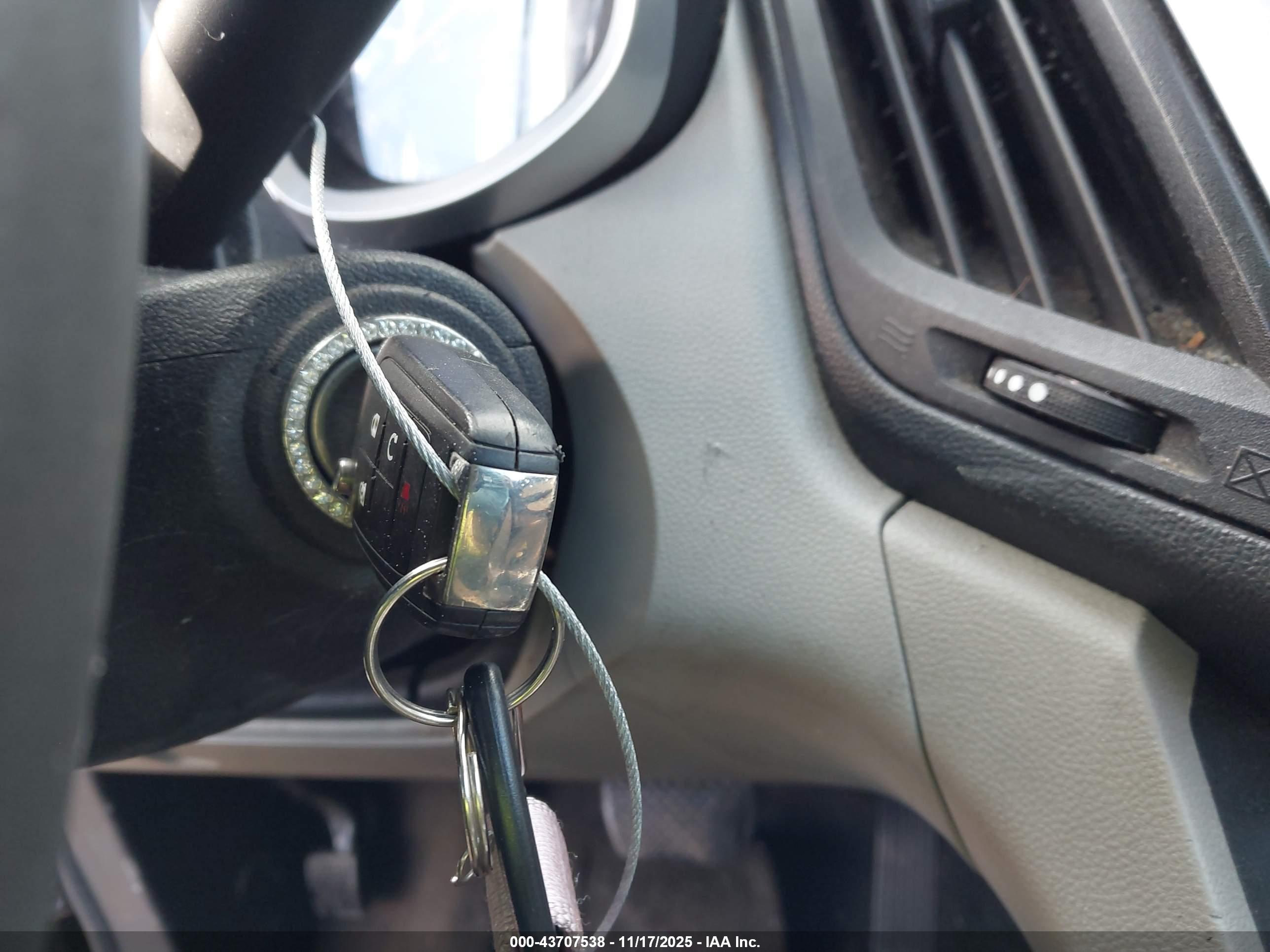 CHEVROLET EQUINOX image 11