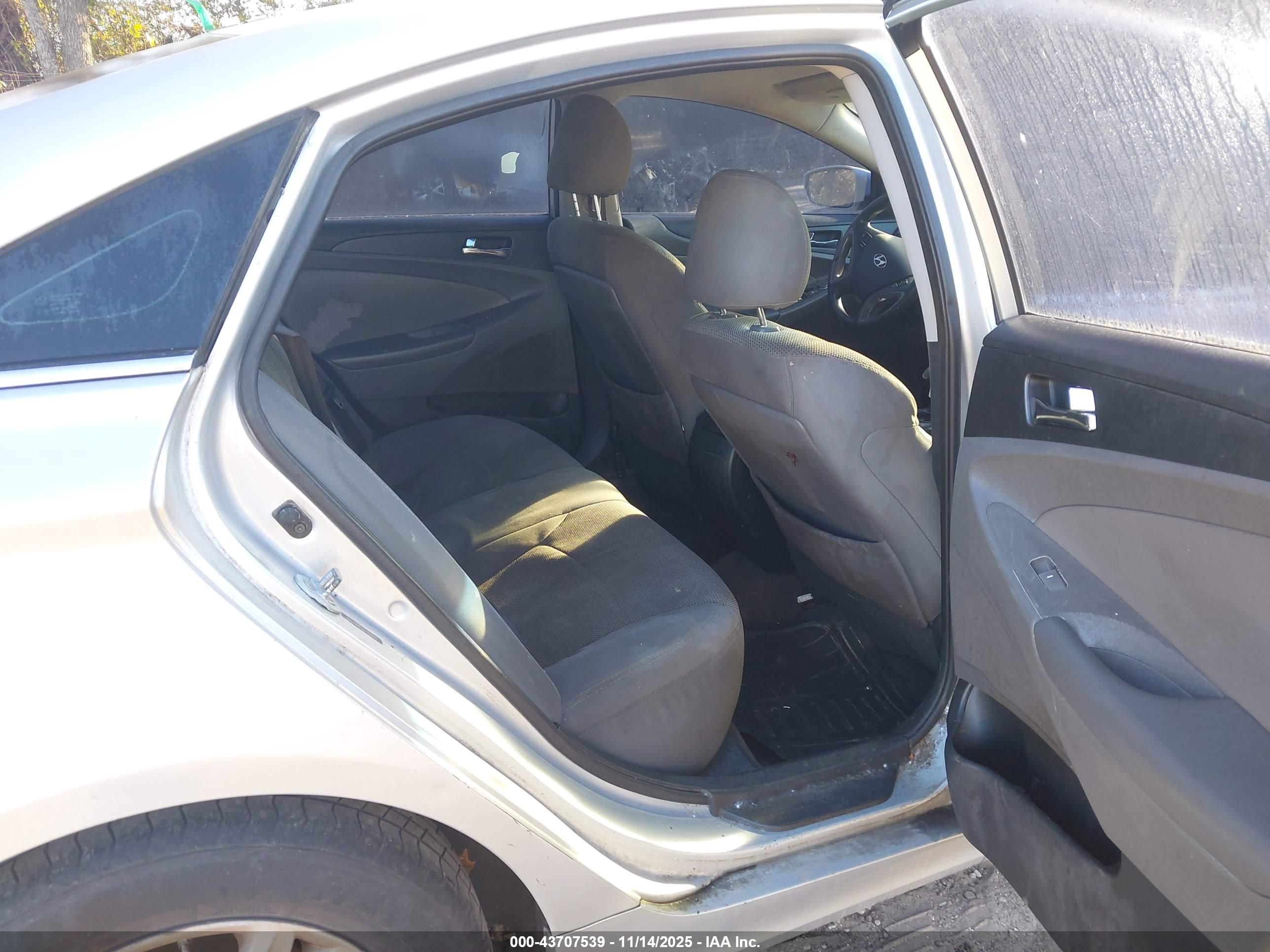 HYUNDAI SONATA image 8