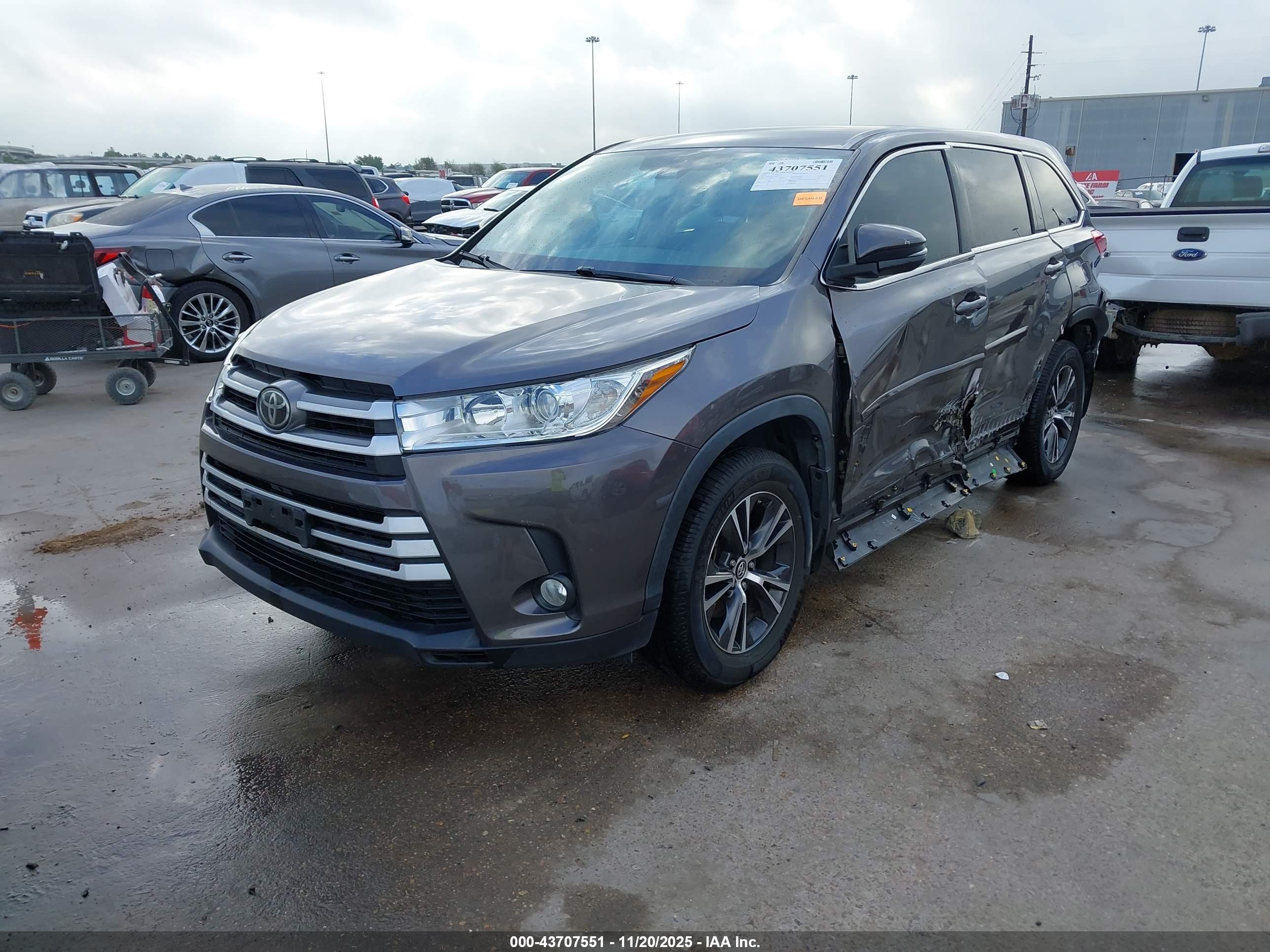 TOYOTA HIGHLANDER image 2