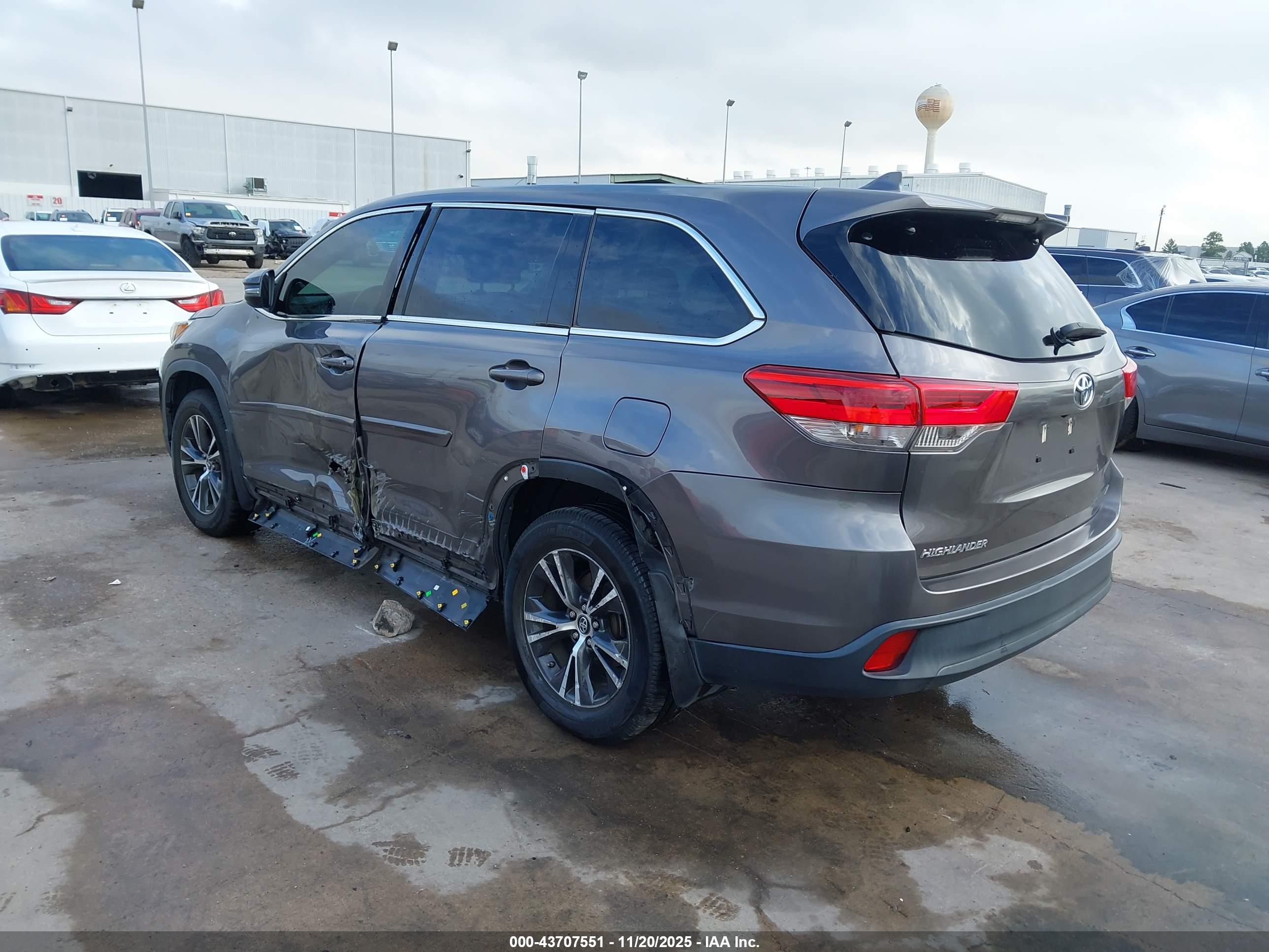 TOYOTA HIGHLANDER image 3