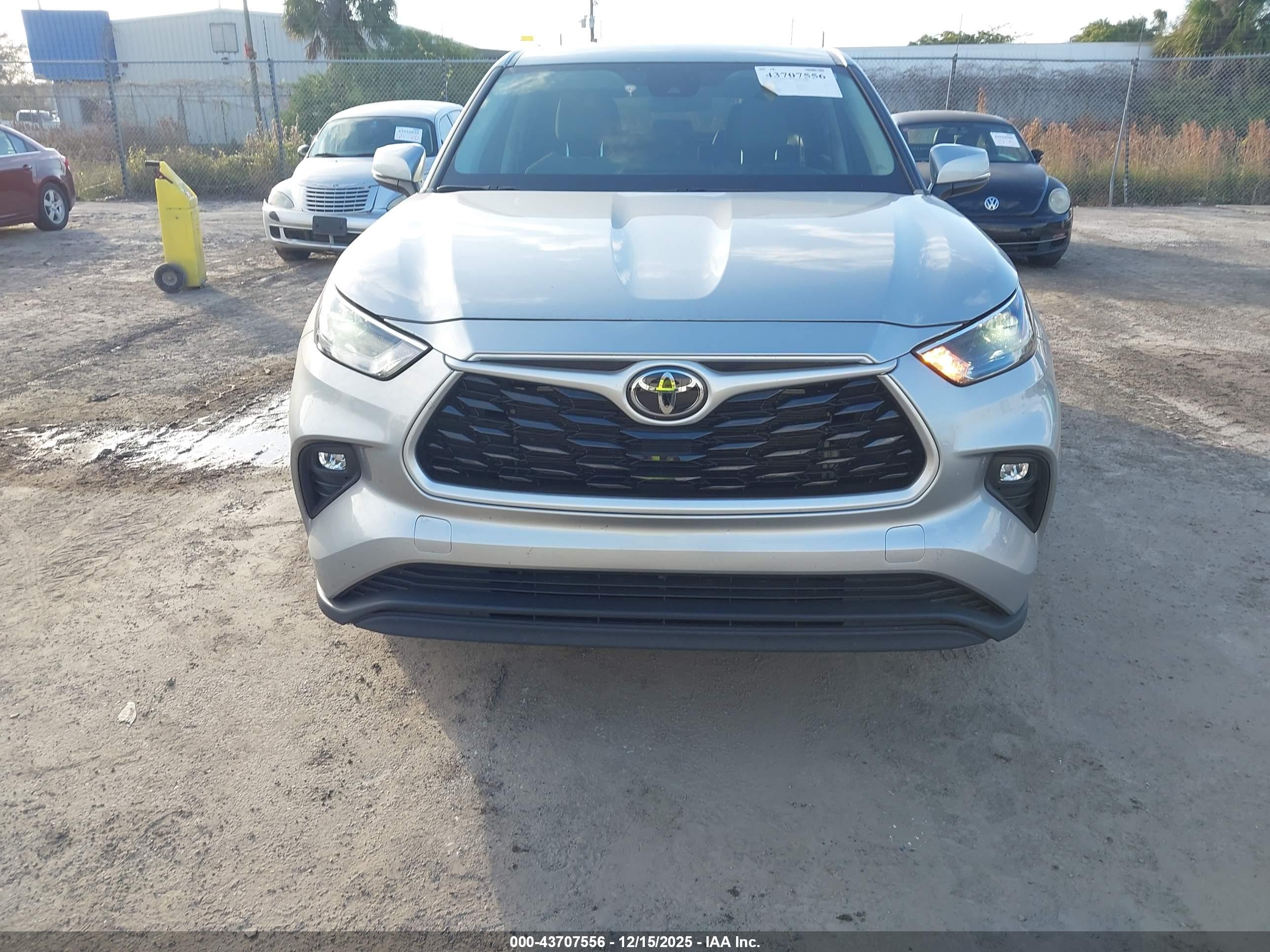 TOYOTA HIGHLANDER image 6
