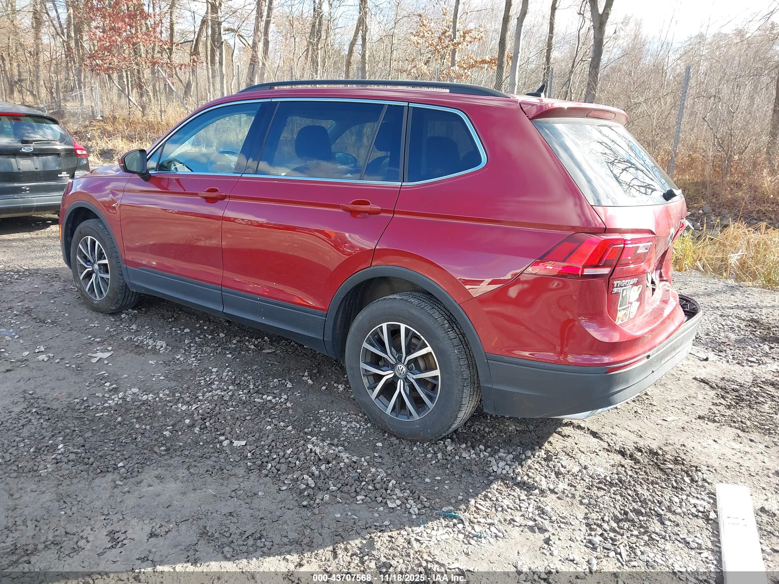 VOLKSWAGEN TIGUAN image 3