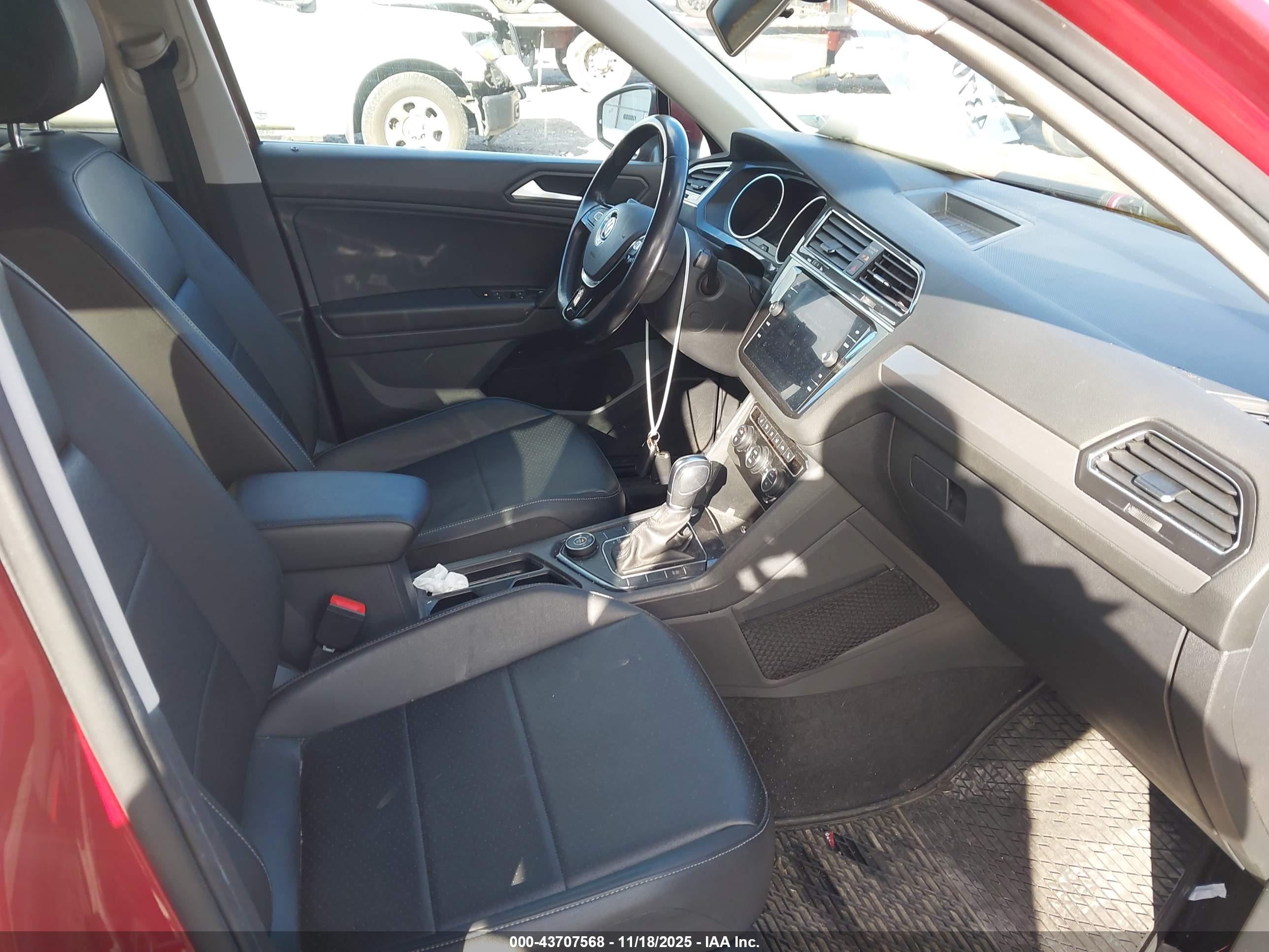 VOLKSWAGEN TIGUAN image 5