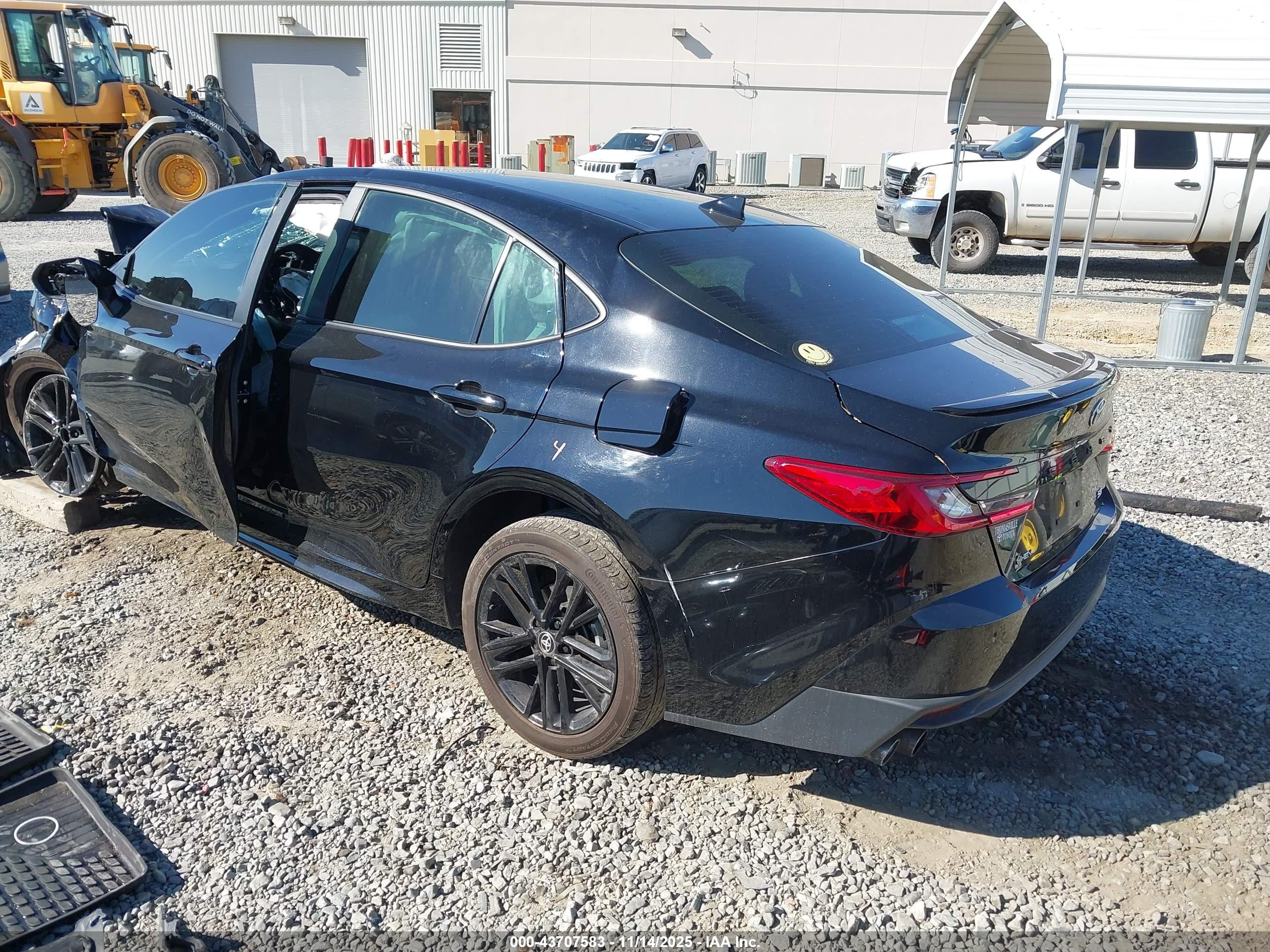 TOYOTA CAMRY image 3