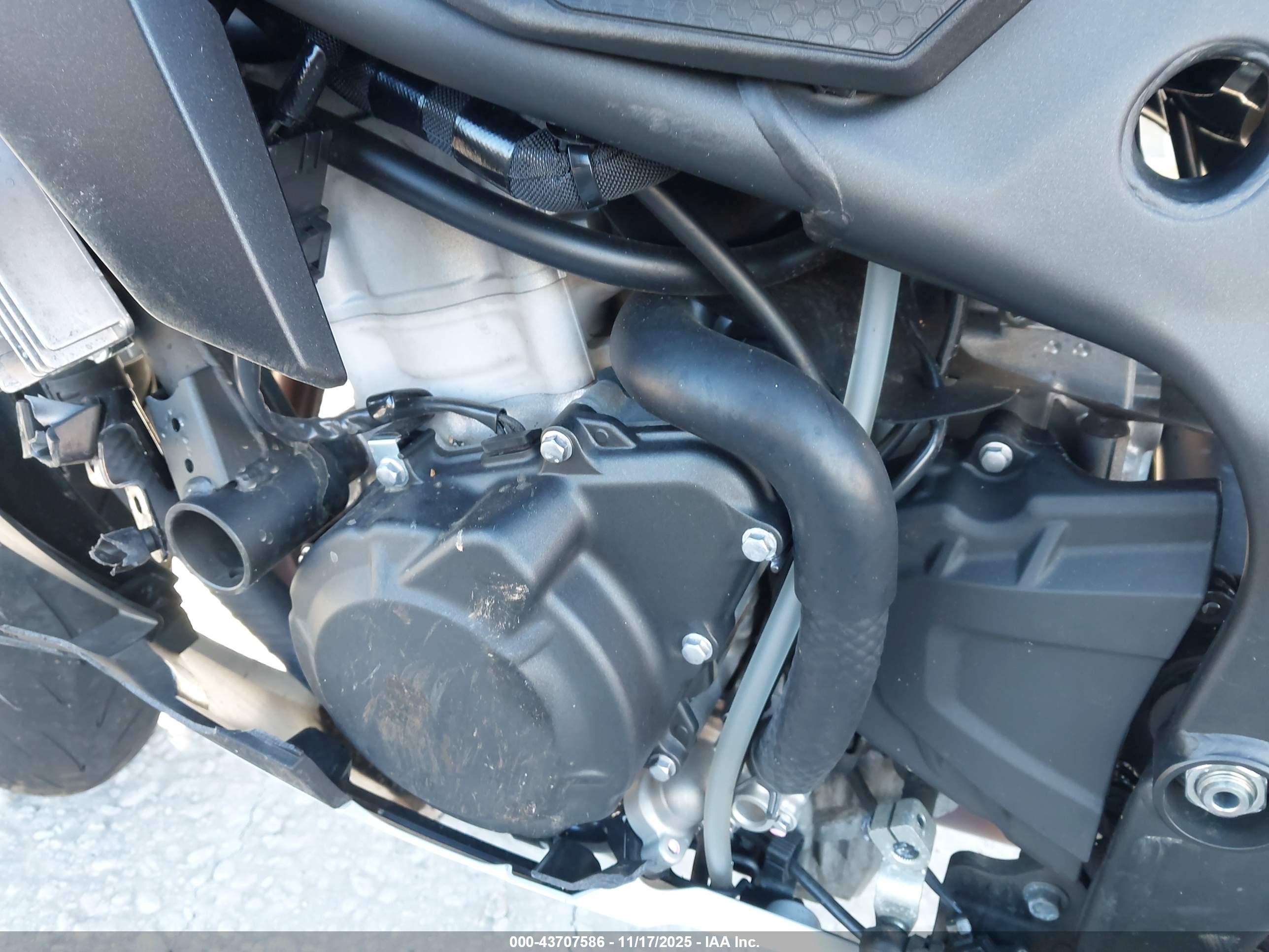 KAWASAKI ZX400 image 9