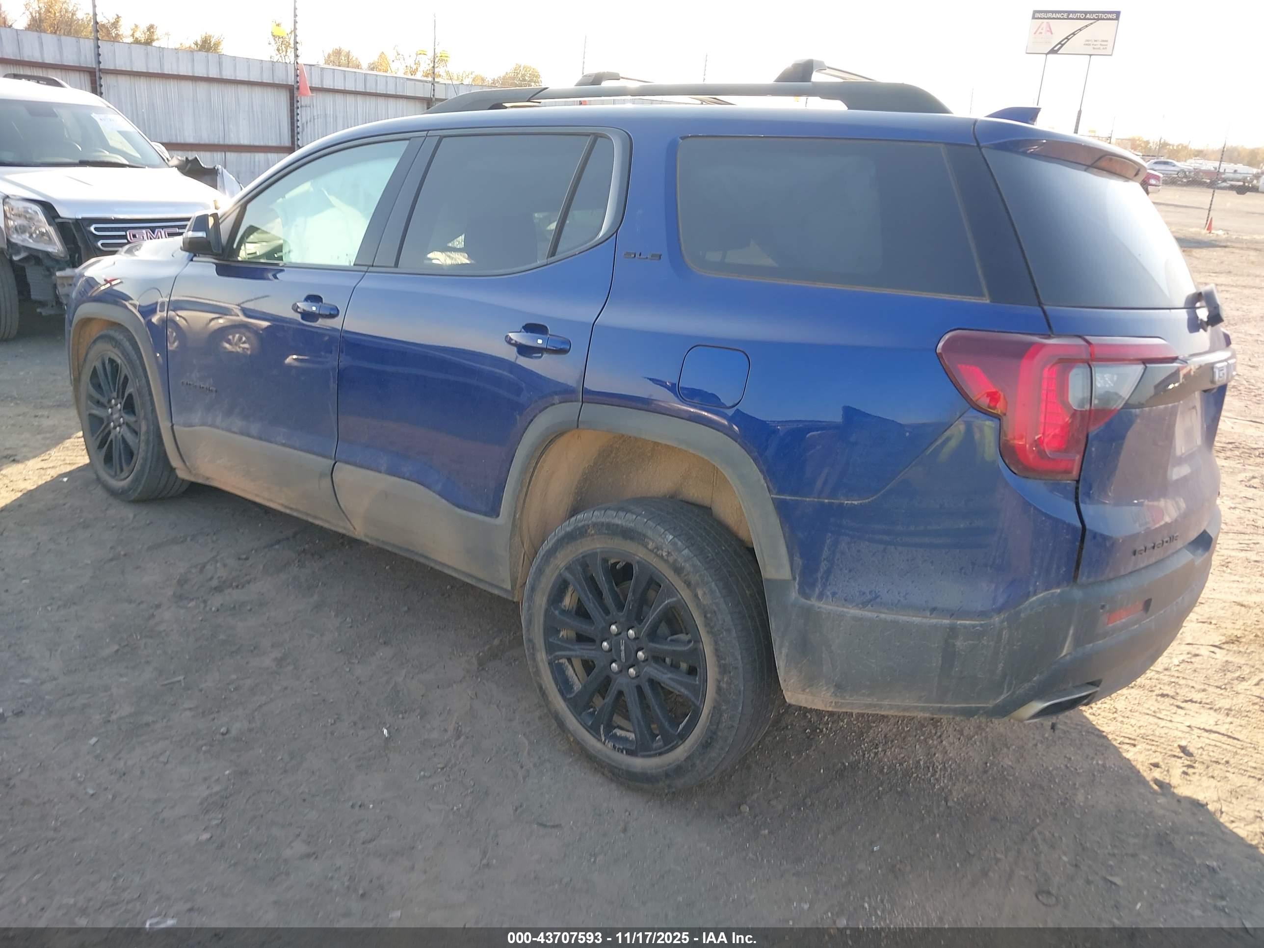 GMC ACADIA image 3
