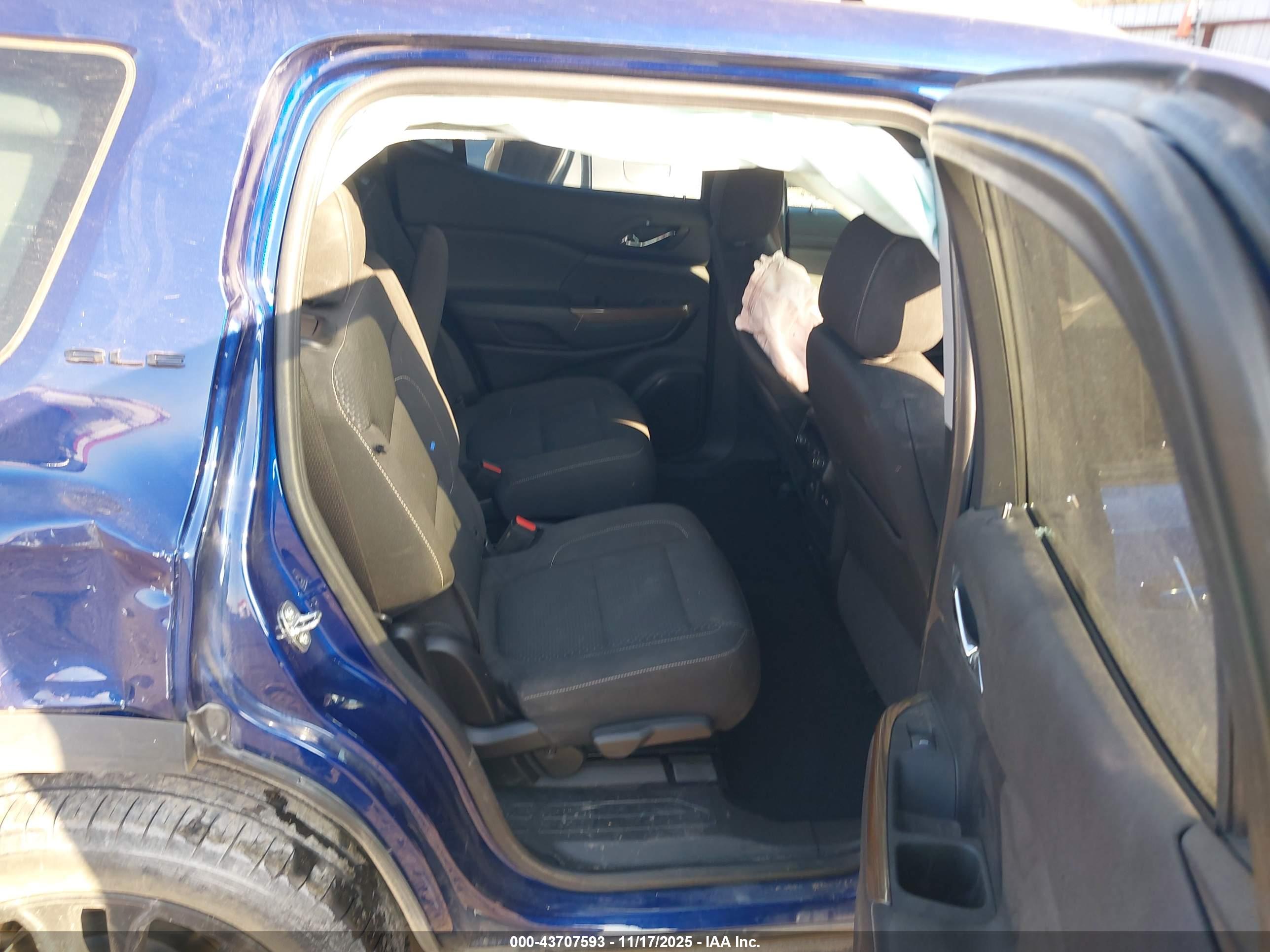GMC ACADIA image 8