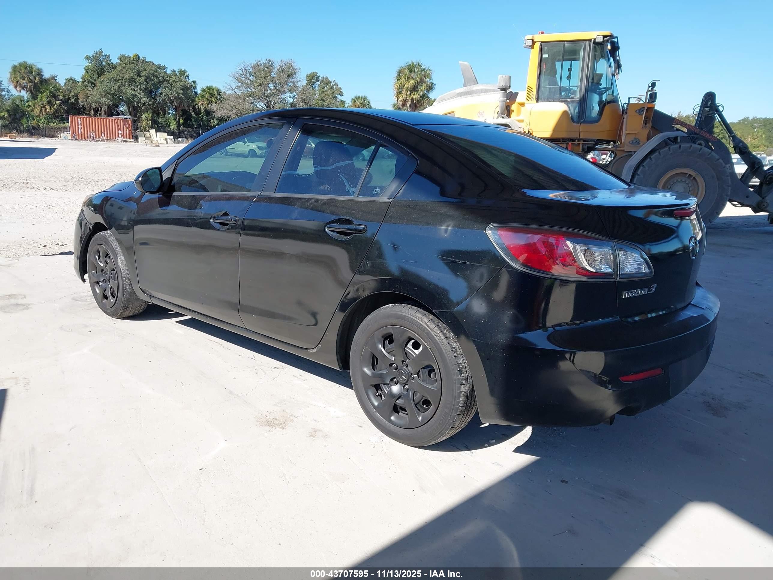 MAZDA MAZDA3 image 3