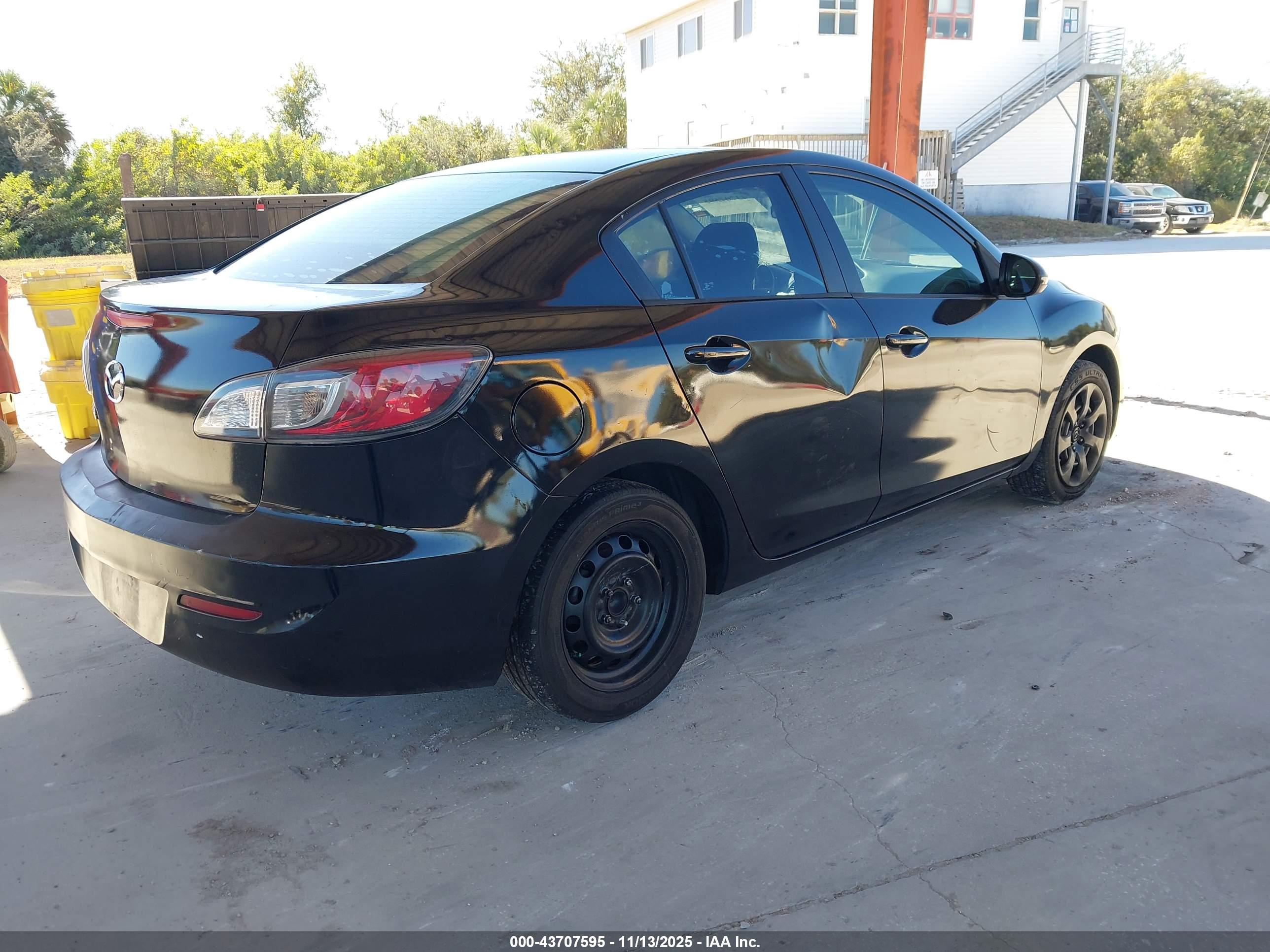 MAZDA MAZDA3 image 4
