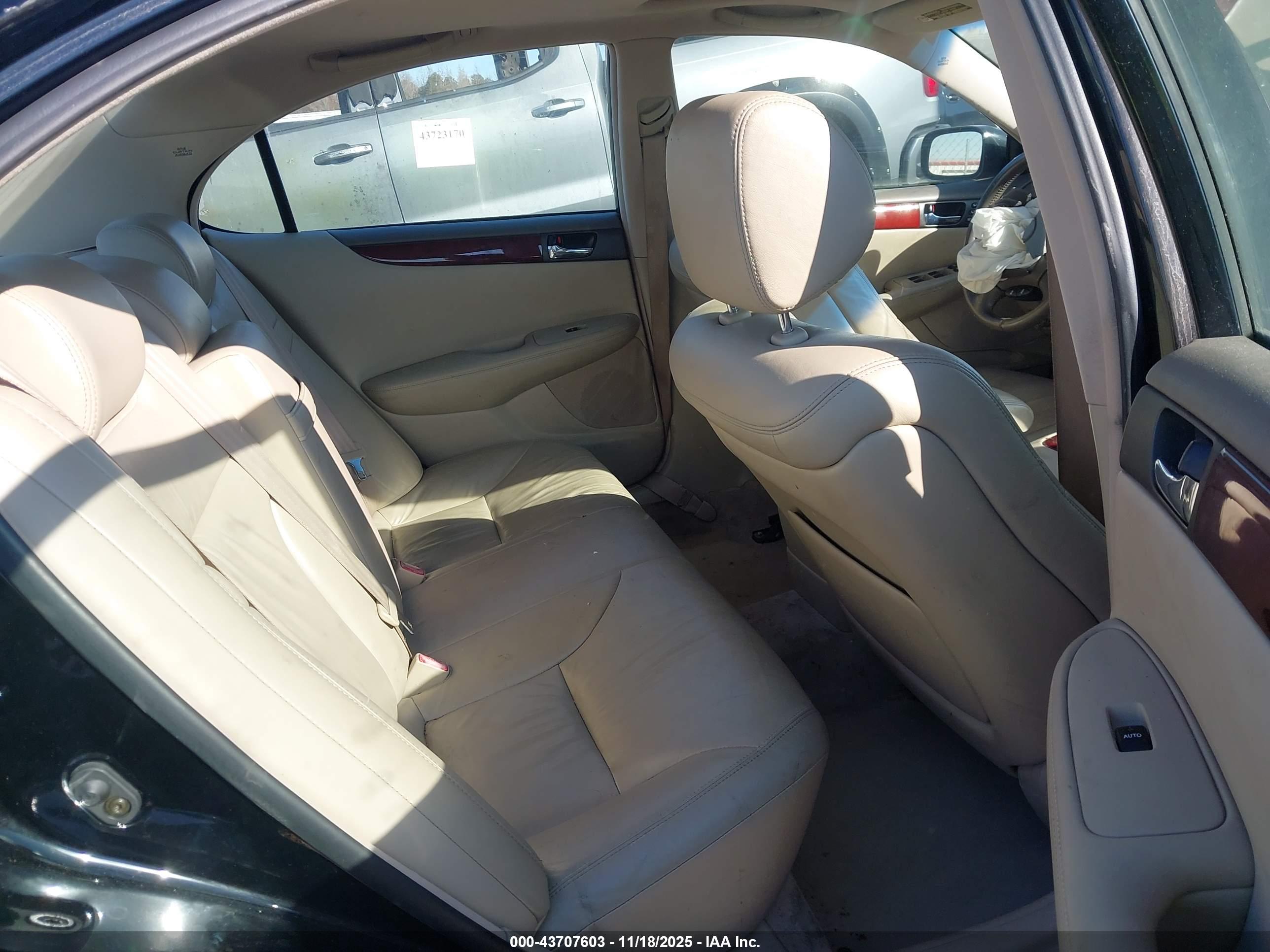 LEXUS ES image 8