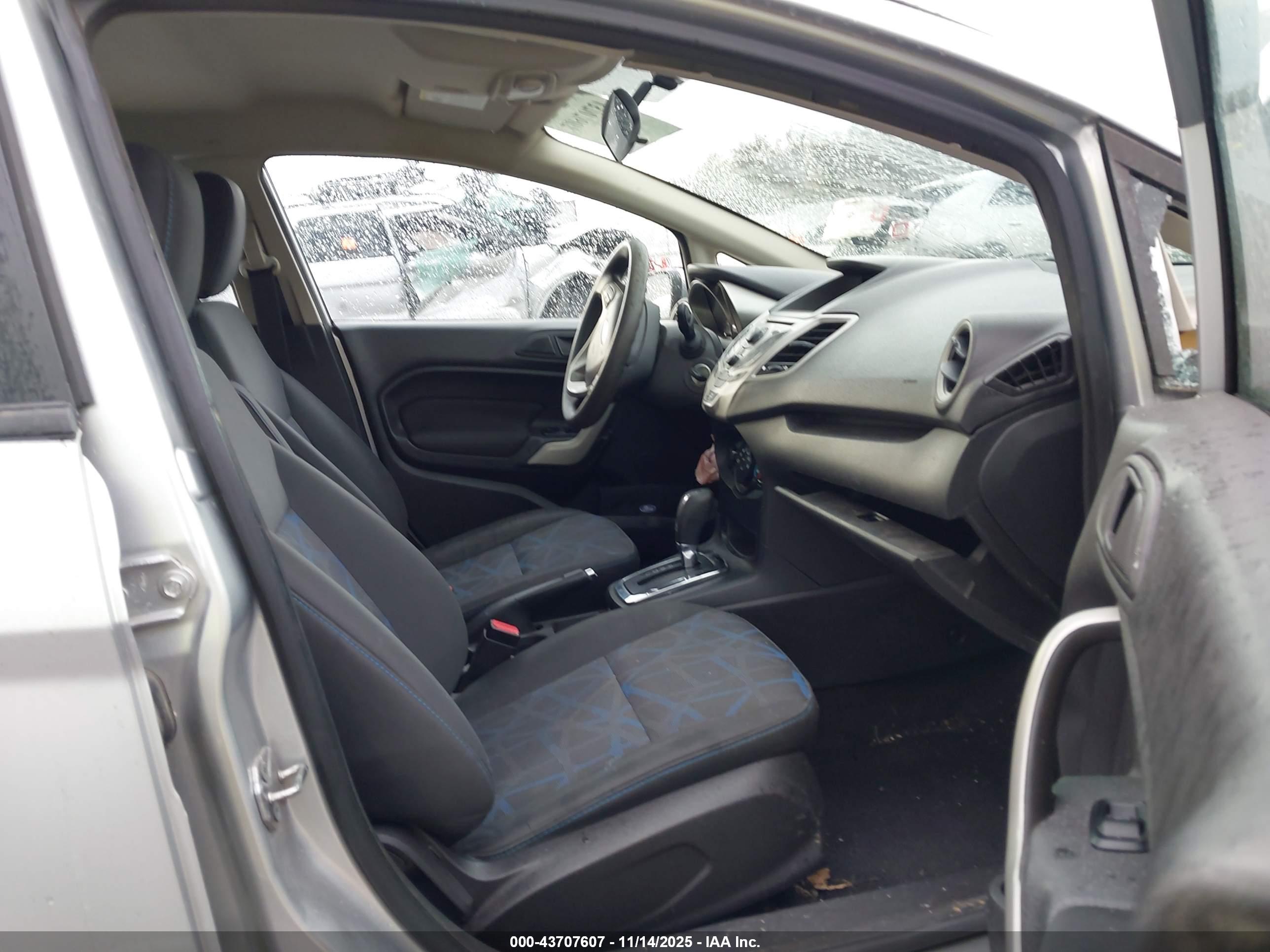 FORD FIESTA image 5