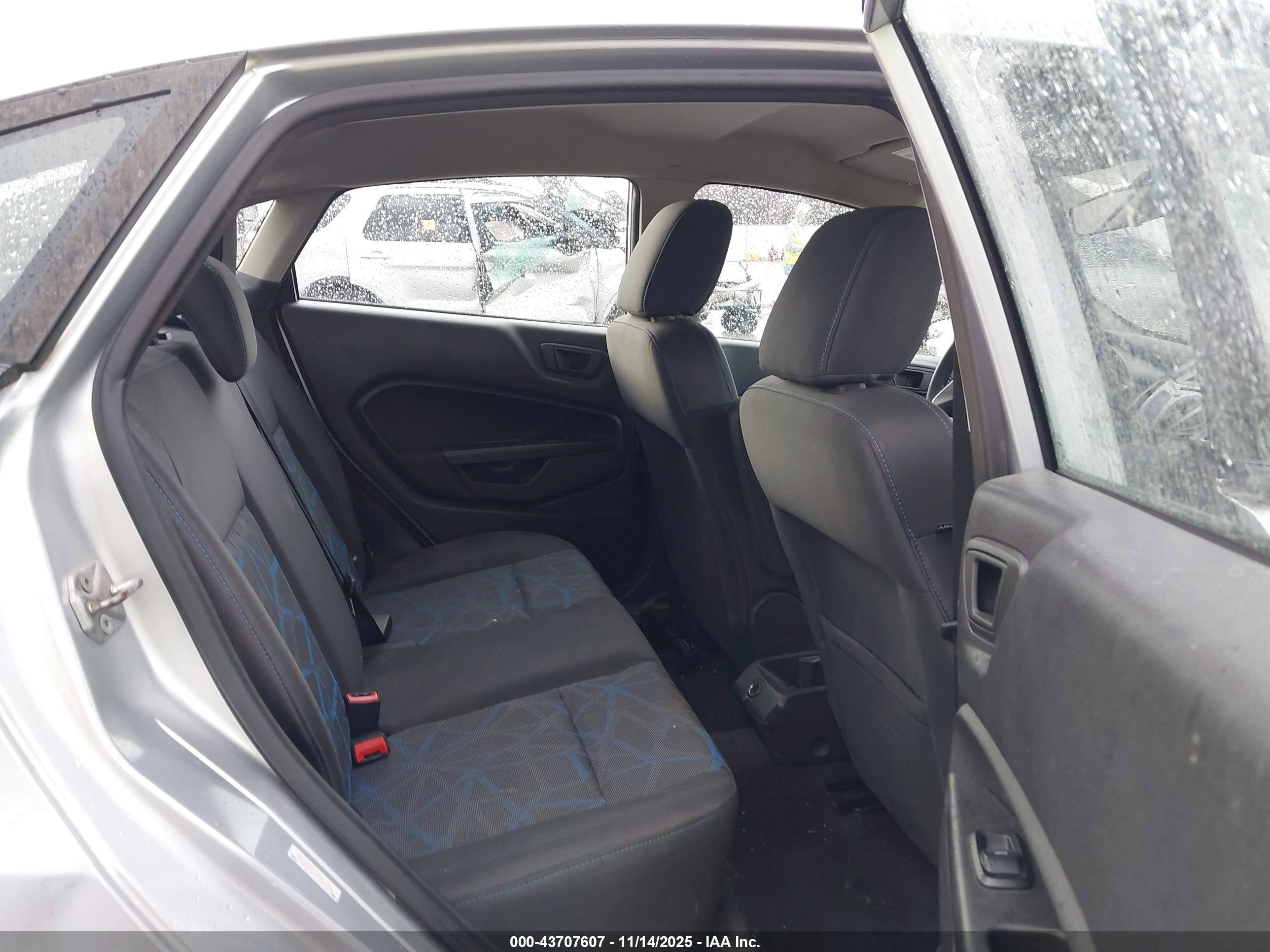 FORD FIESTA image 8