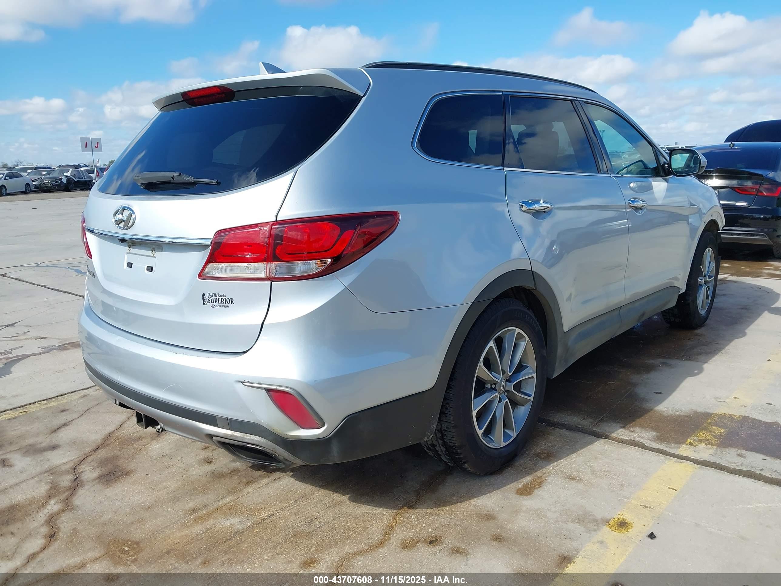 HYUNDAI SANTA image 4