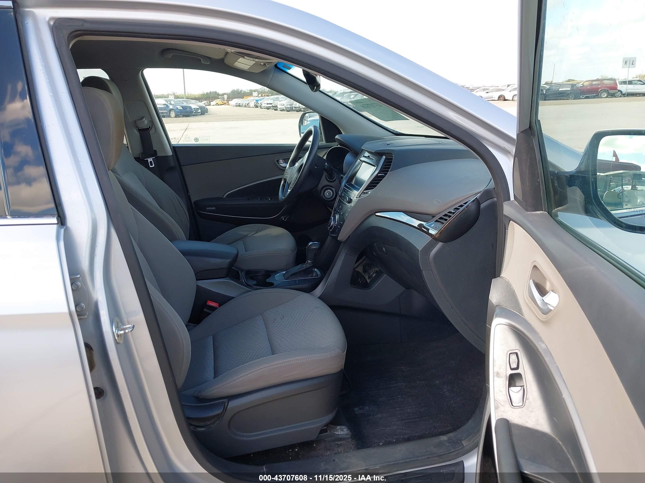 HYUNDAI SANTA image 5