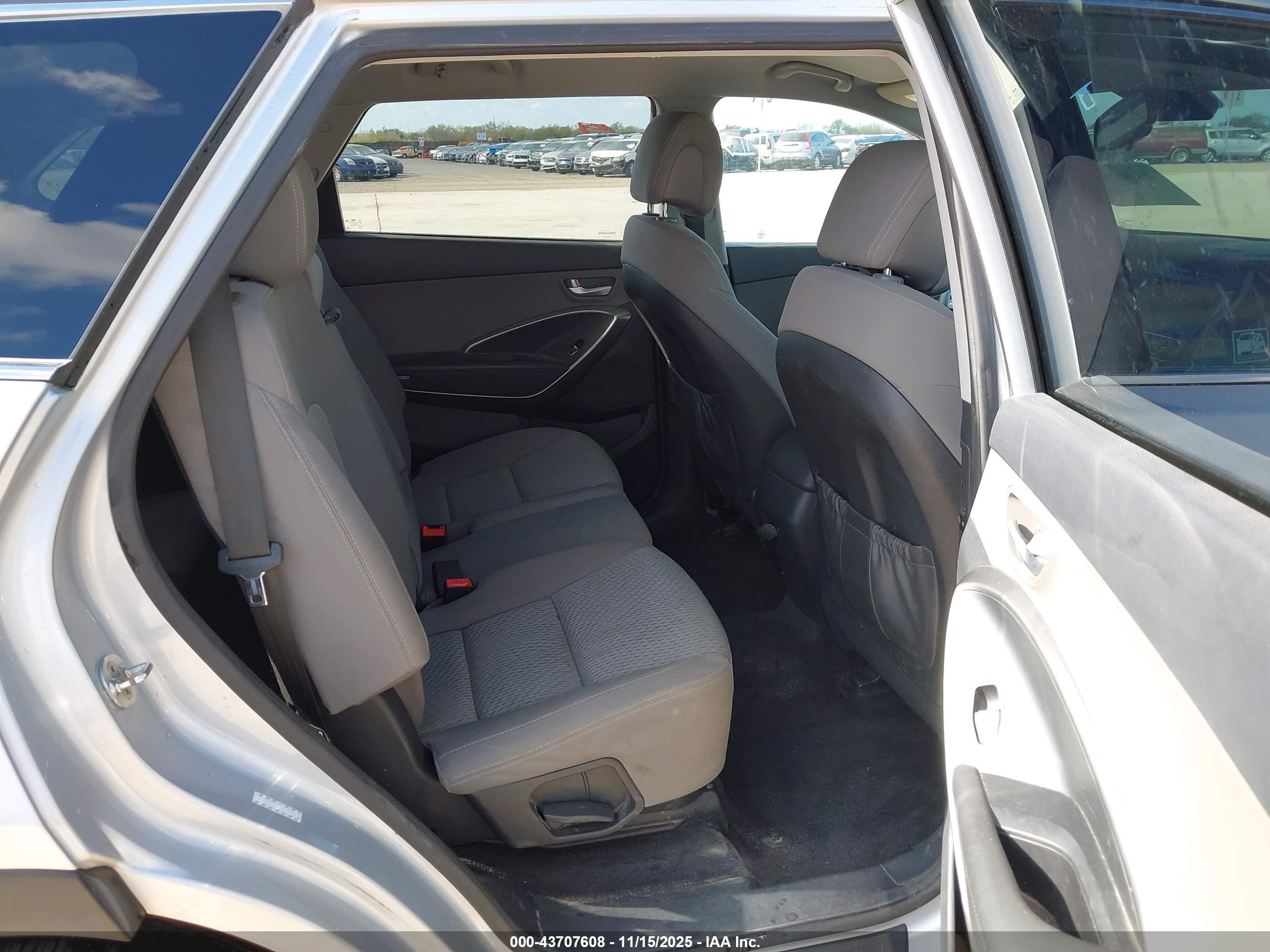 HYUNDAI SANTA image 8