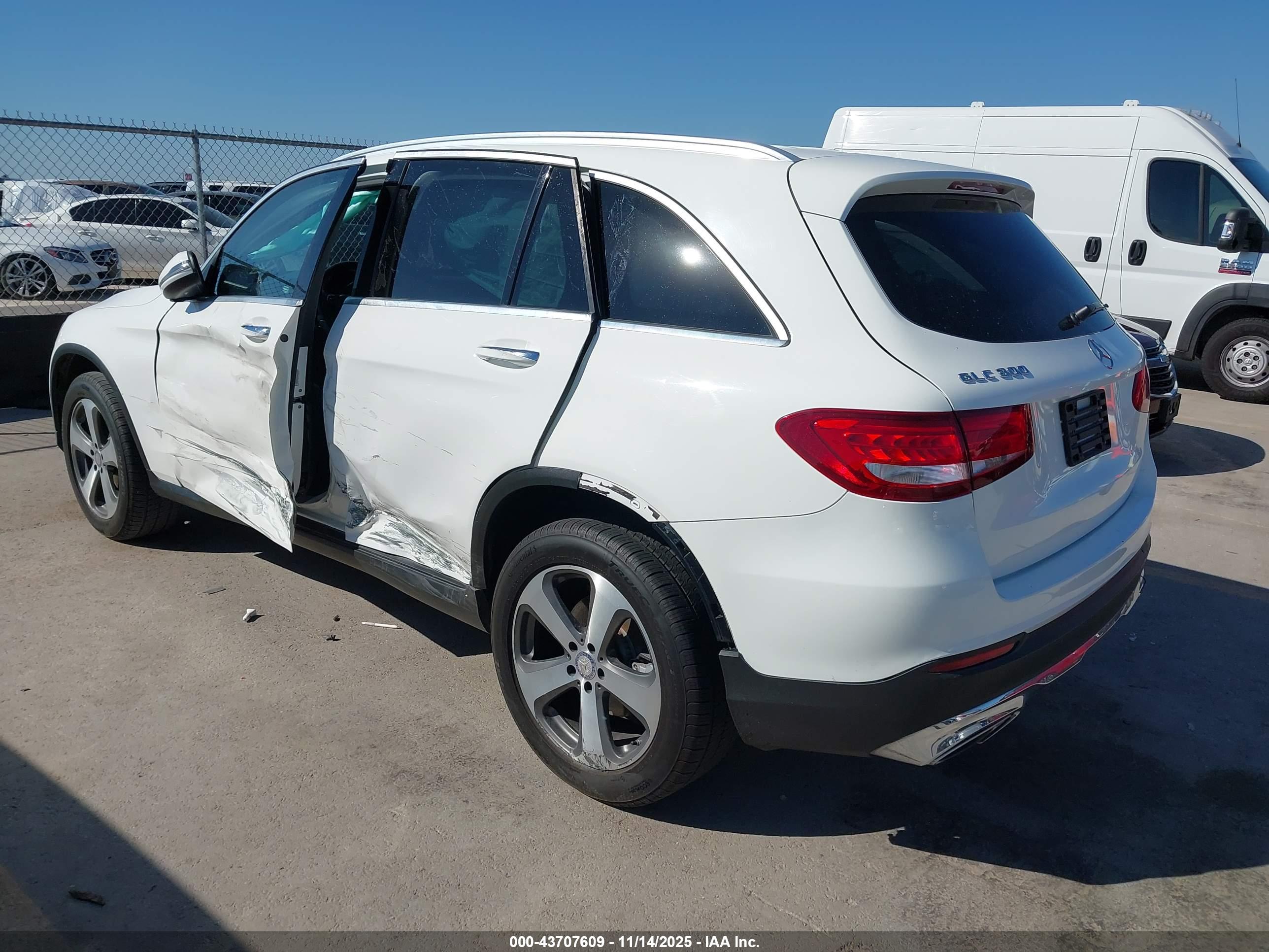 MERCEDES-BENZ GLC image 3