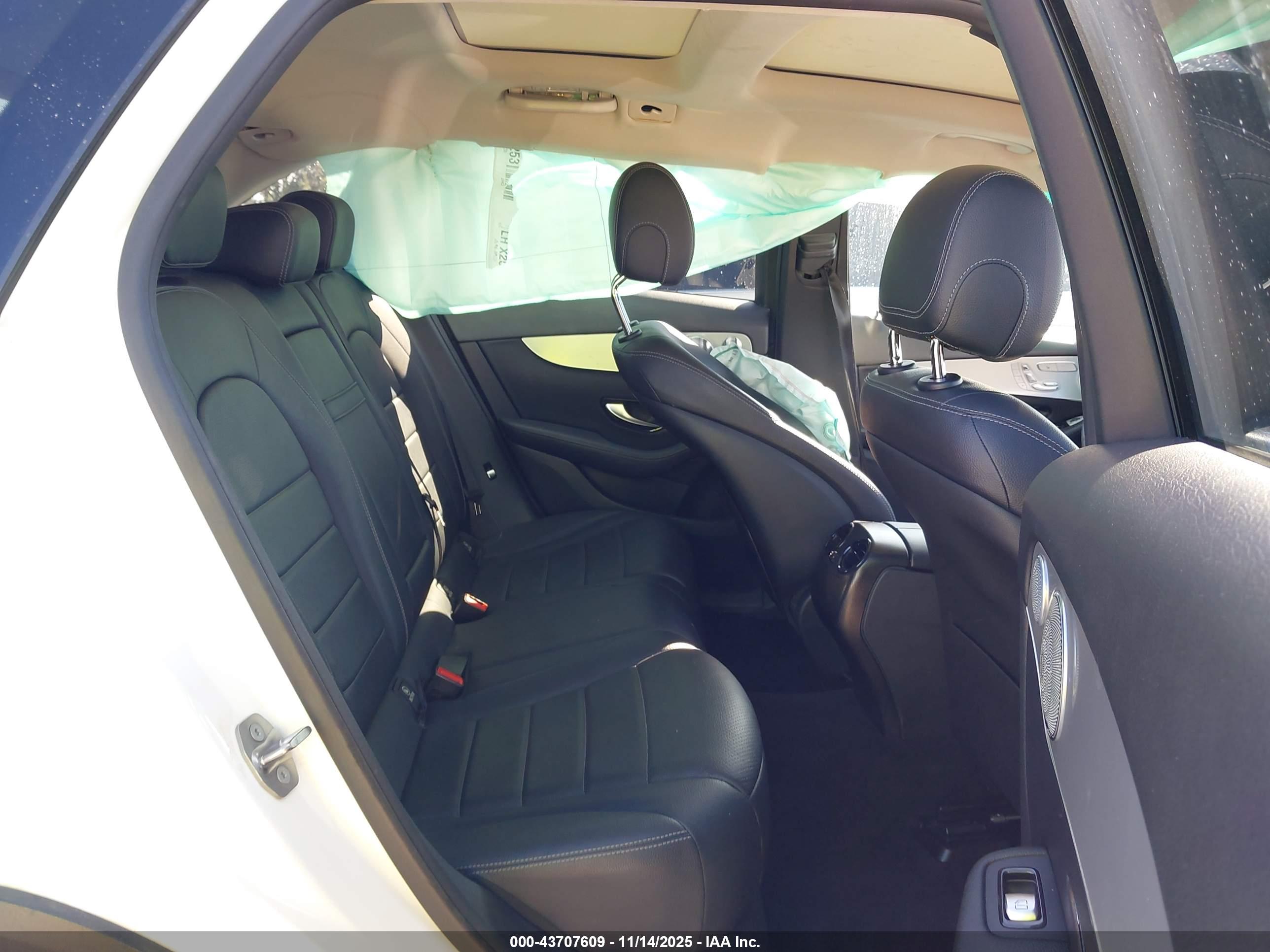MERCEDES-BENZ GLC image 8
