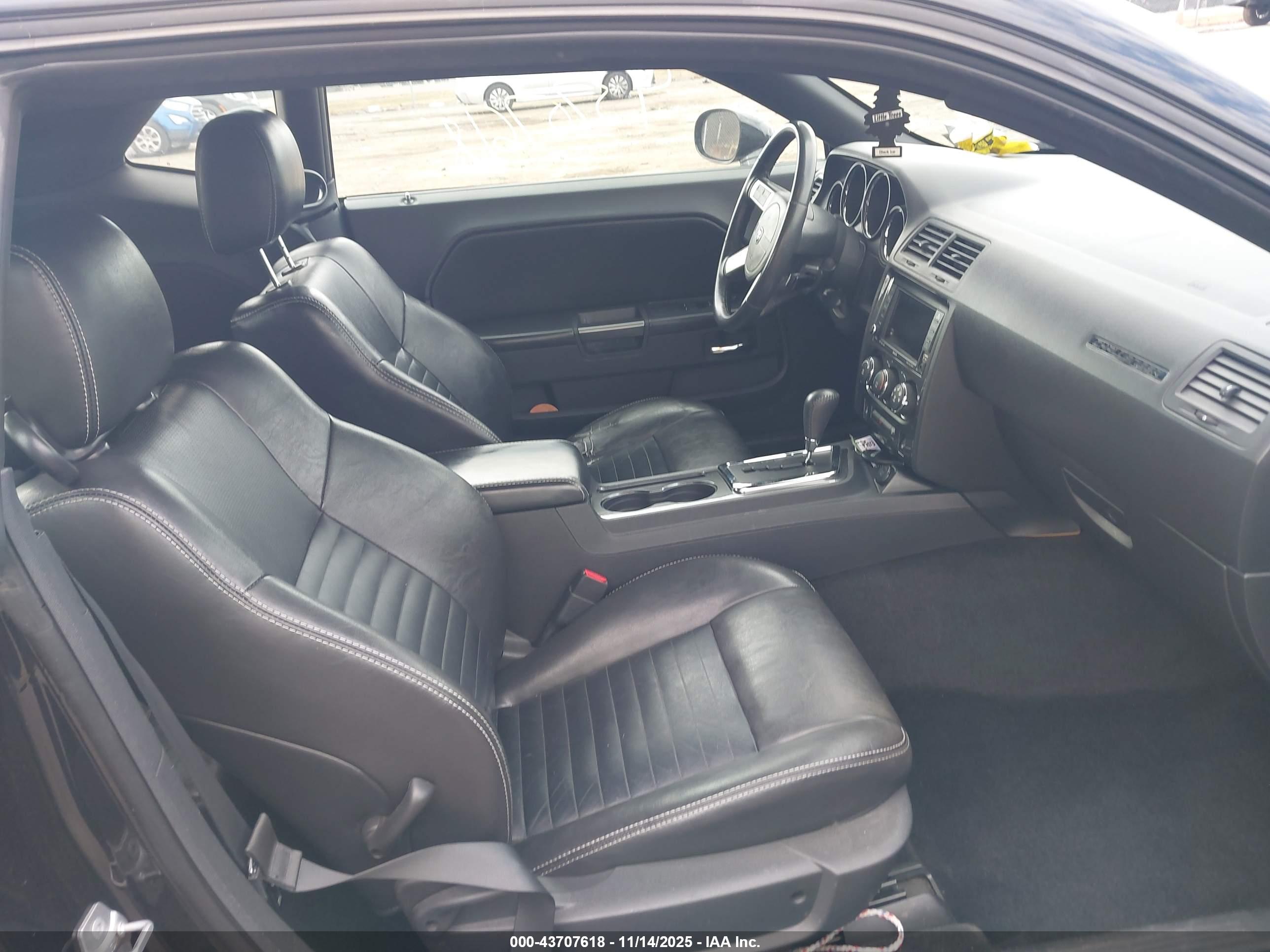 DODGE CHALLENGER image 5