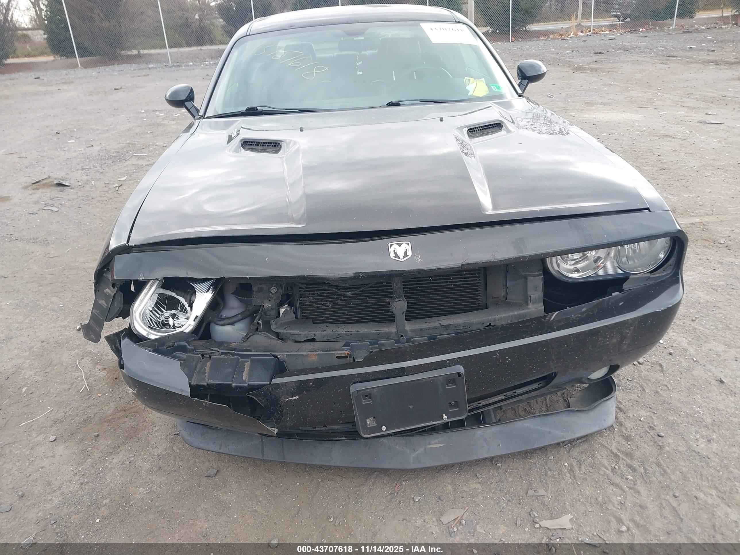 DODGE CHALLENGER image 6