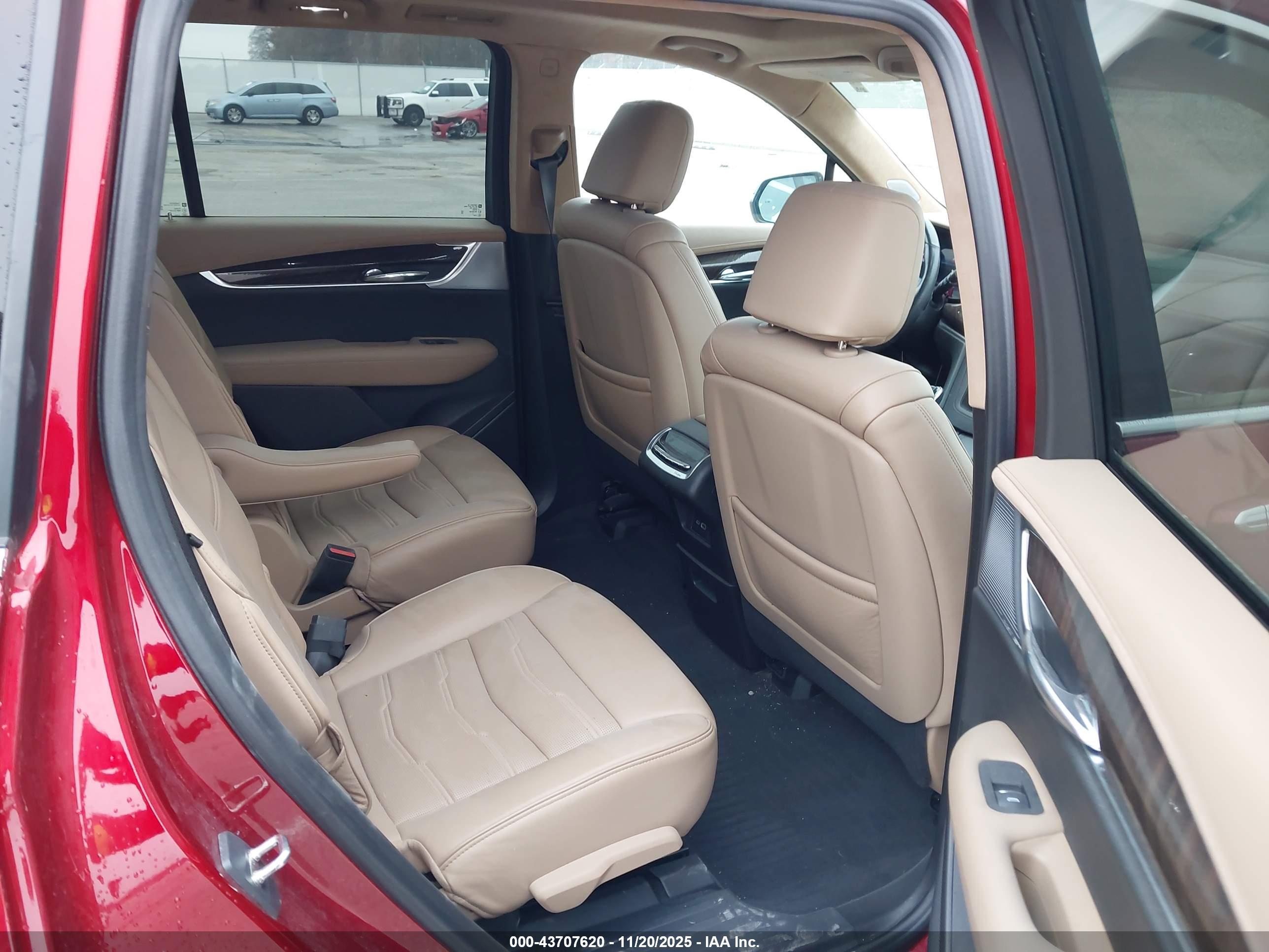 CADILLAC XT6 image 8