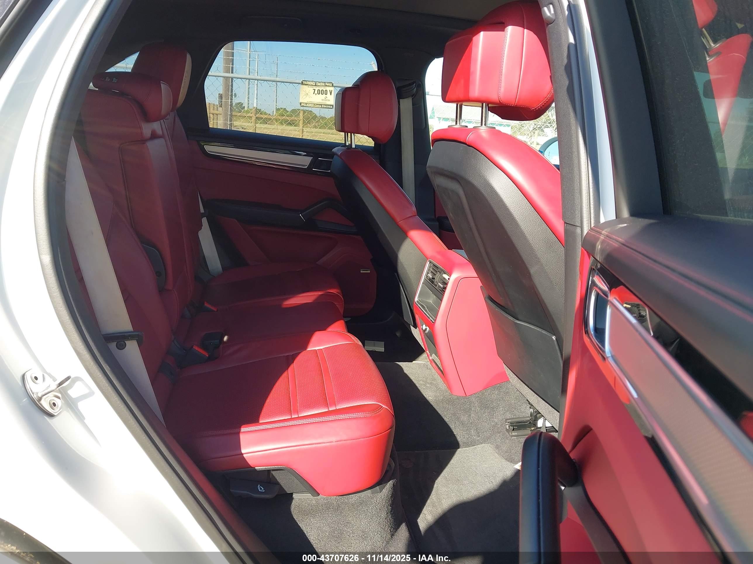 PORSCHE CAYENNE image 8