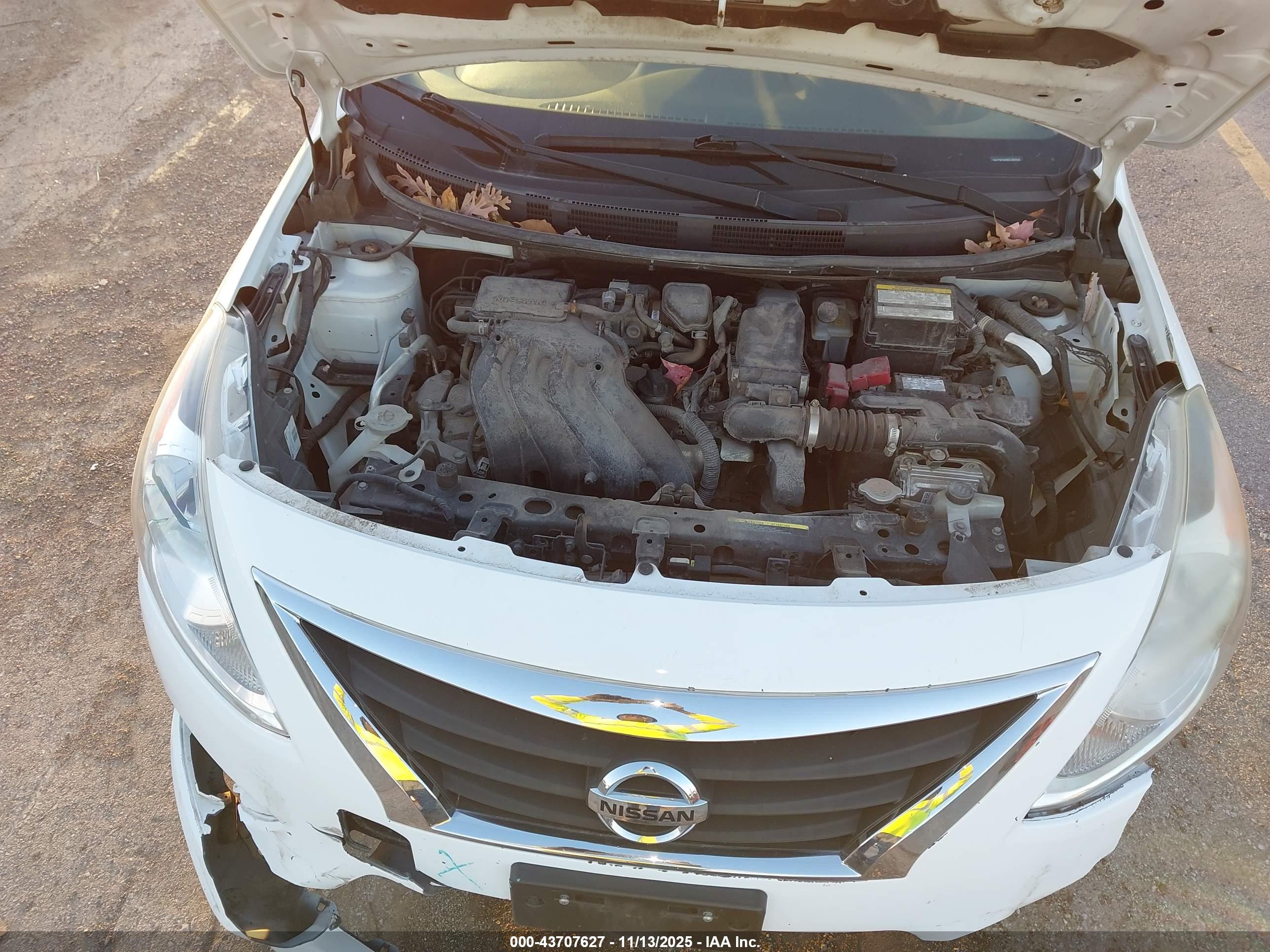 NISSAN VERSA image 10