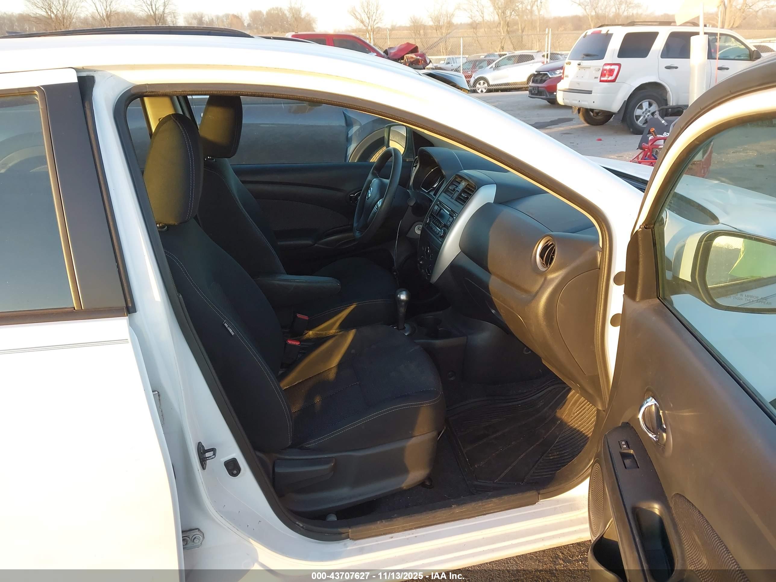 NISSAN VERSA image 5