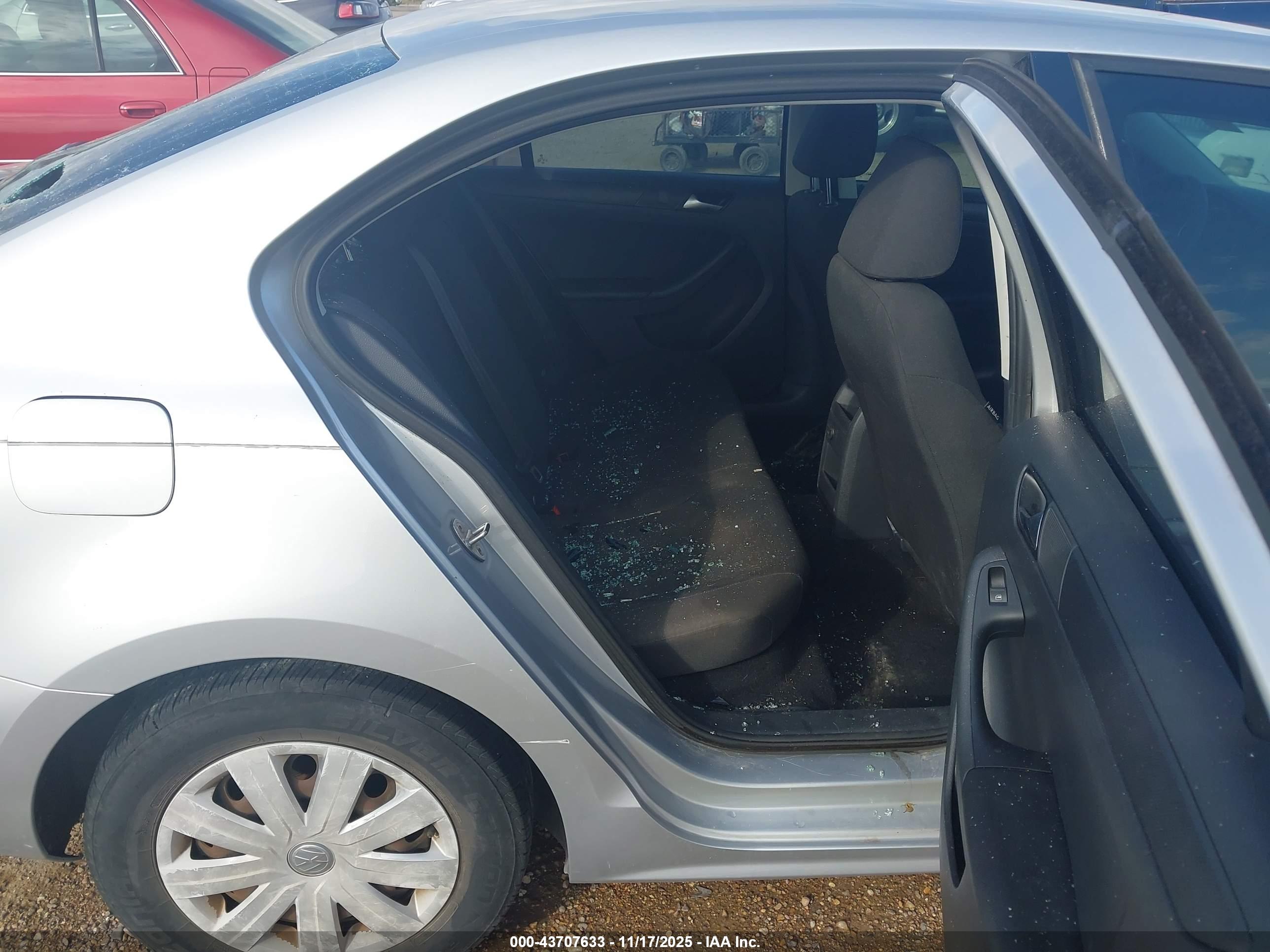 VOLKSWAGEN JETTA image 8