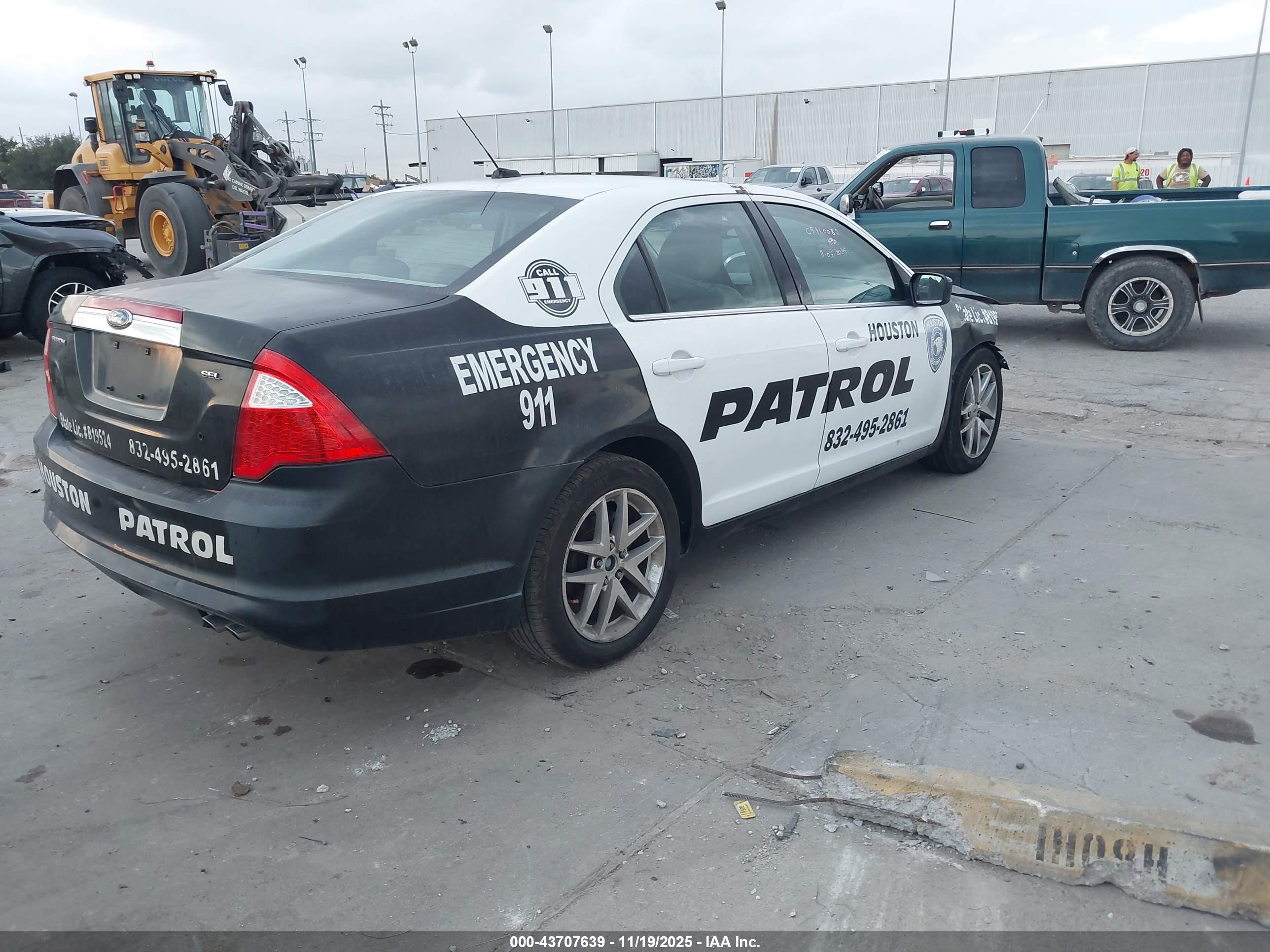 FORD FUSION image 4