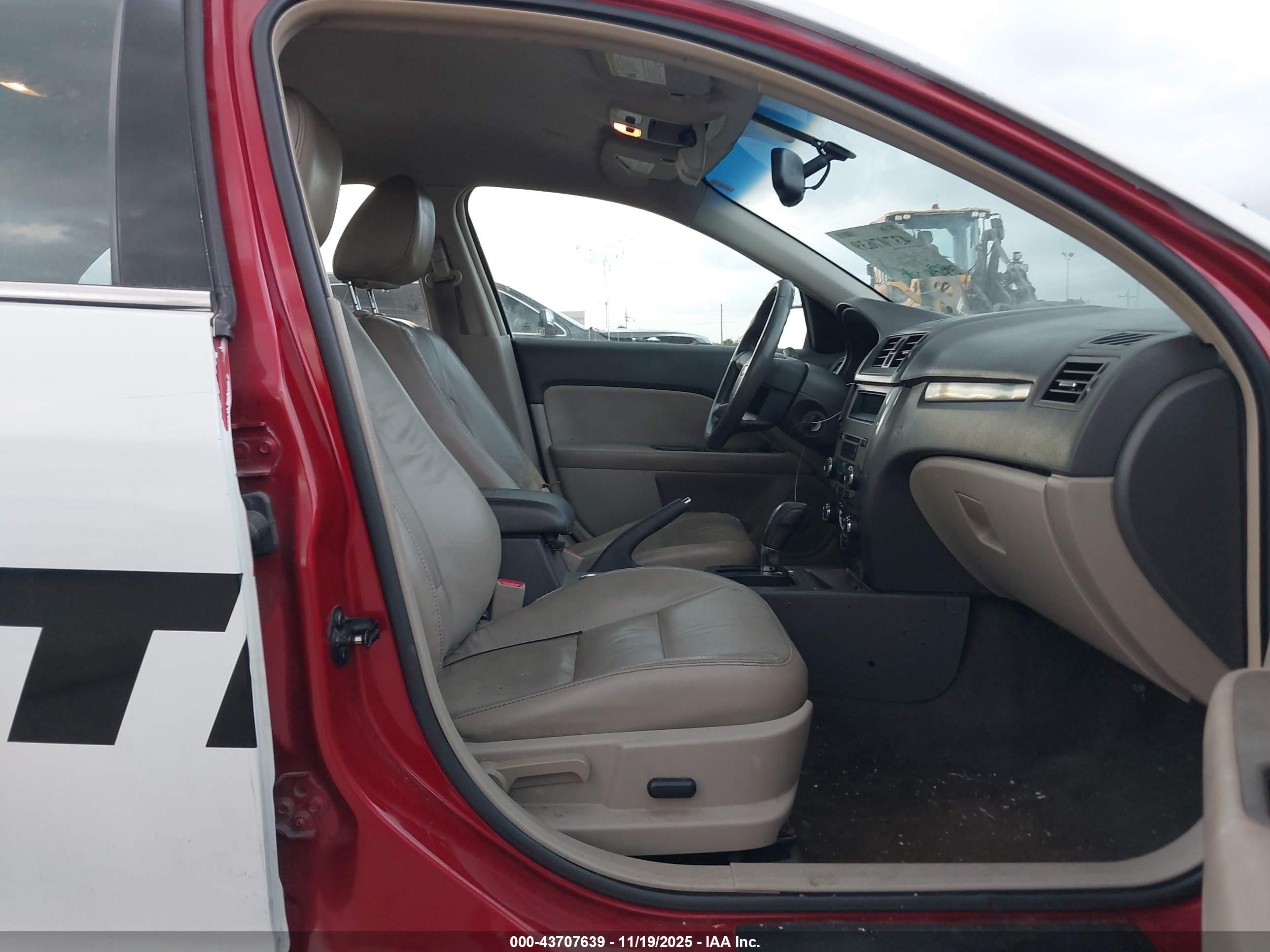 FORD FUSION image 5