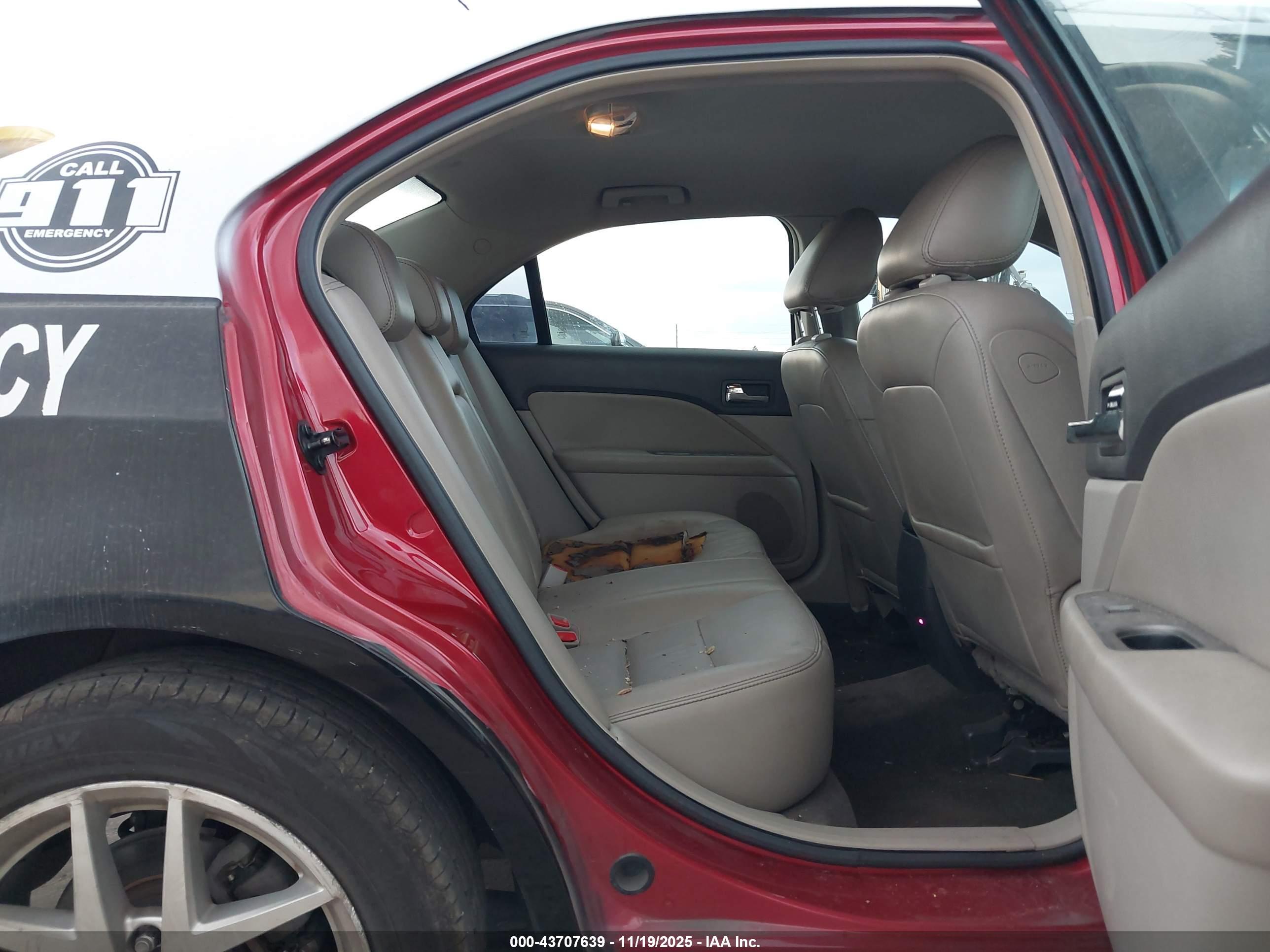 FORD FUSION image 8