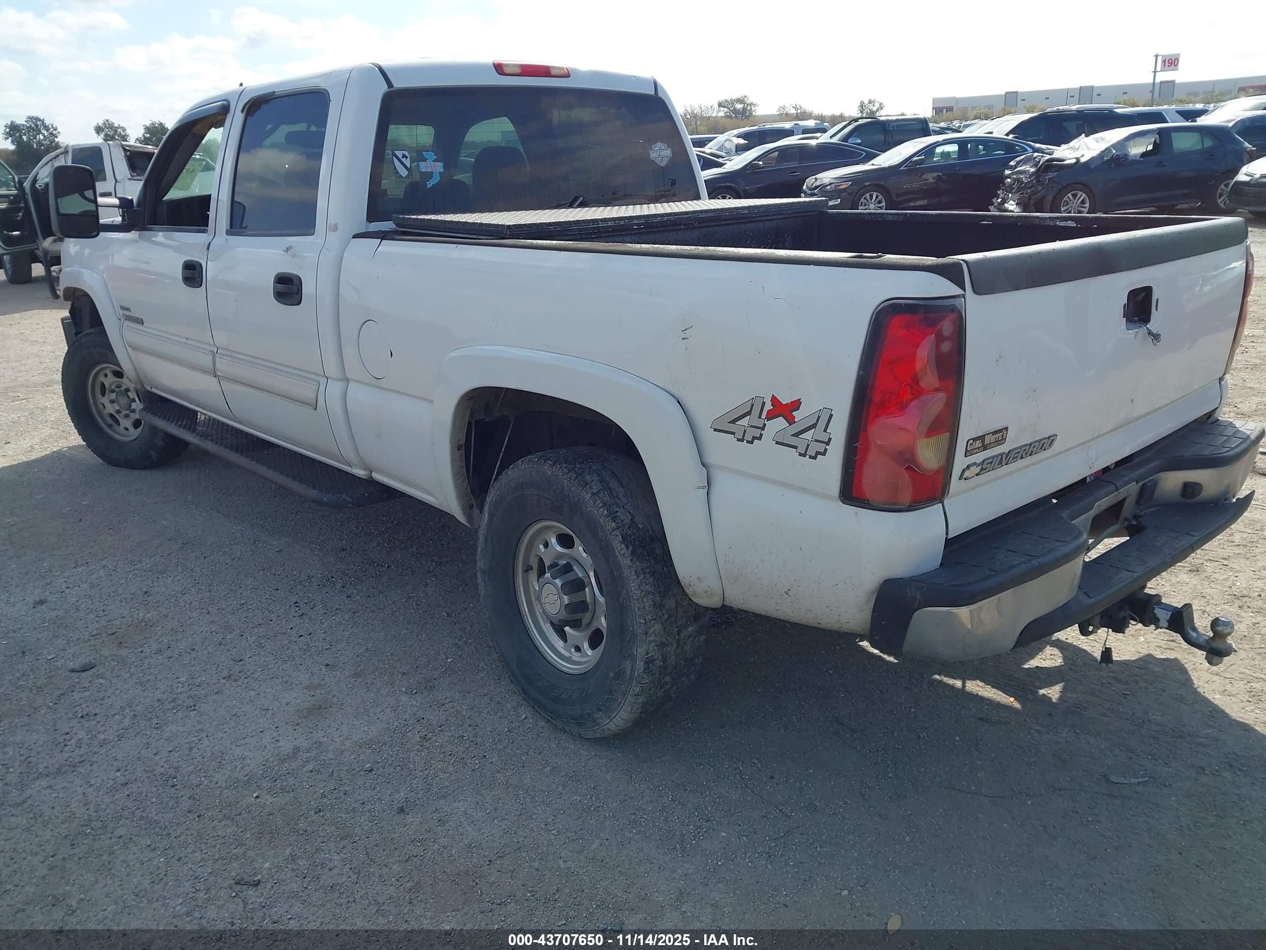 CHEVROLET SILVERADO image 3