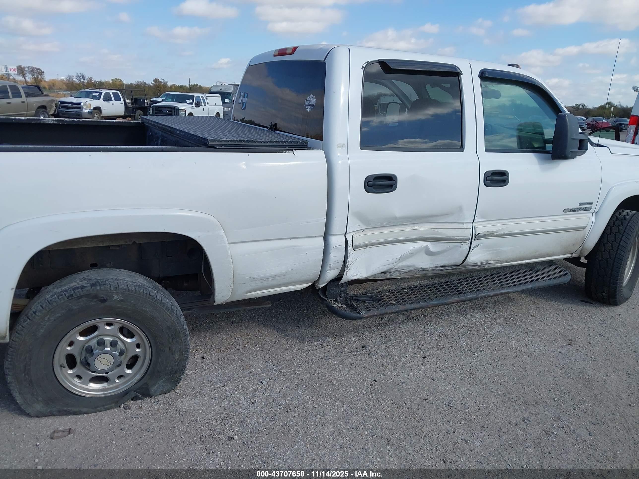 CHEVROLET SILVERADO image 6