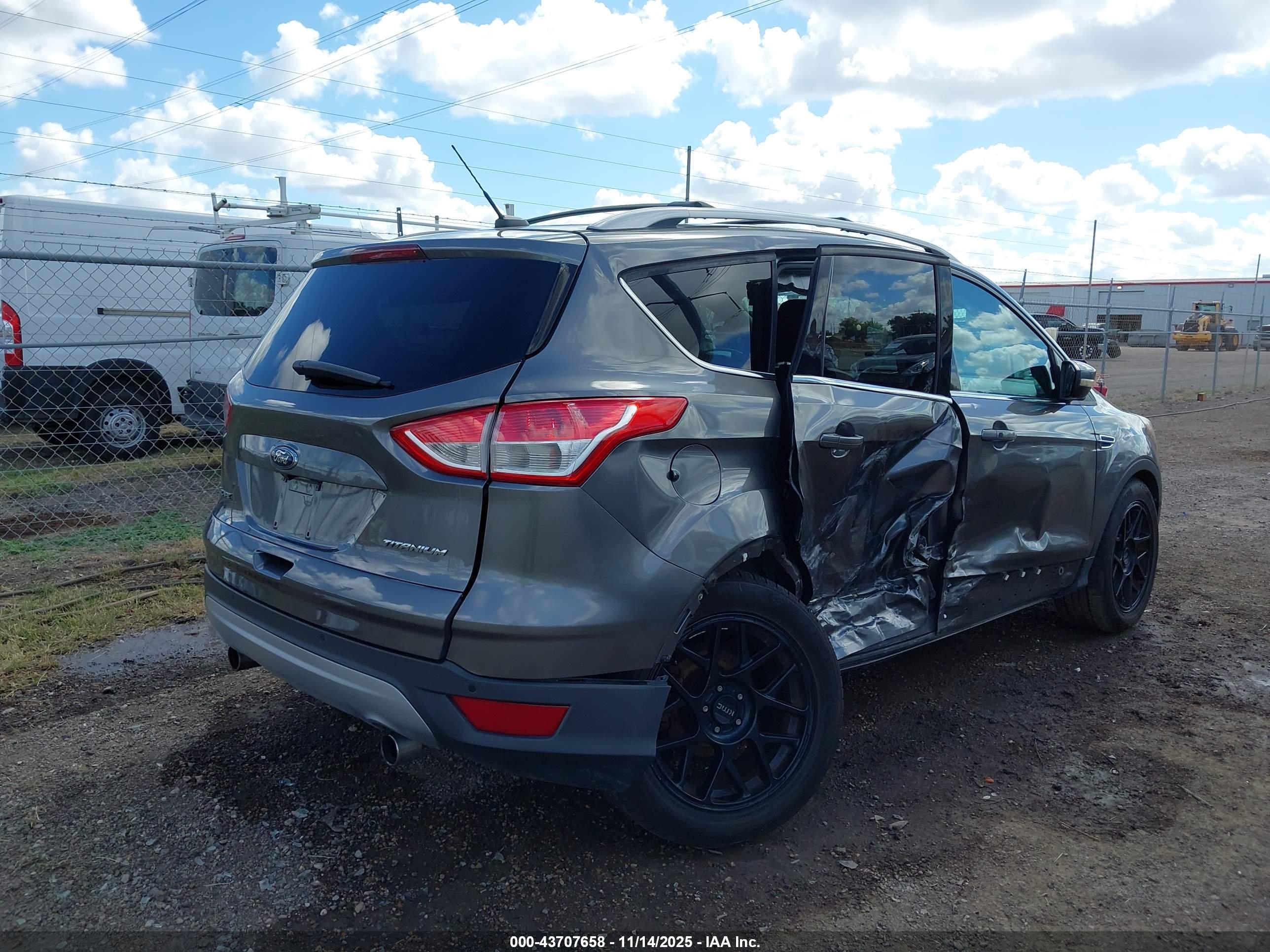 FORD ESCAPE image 4