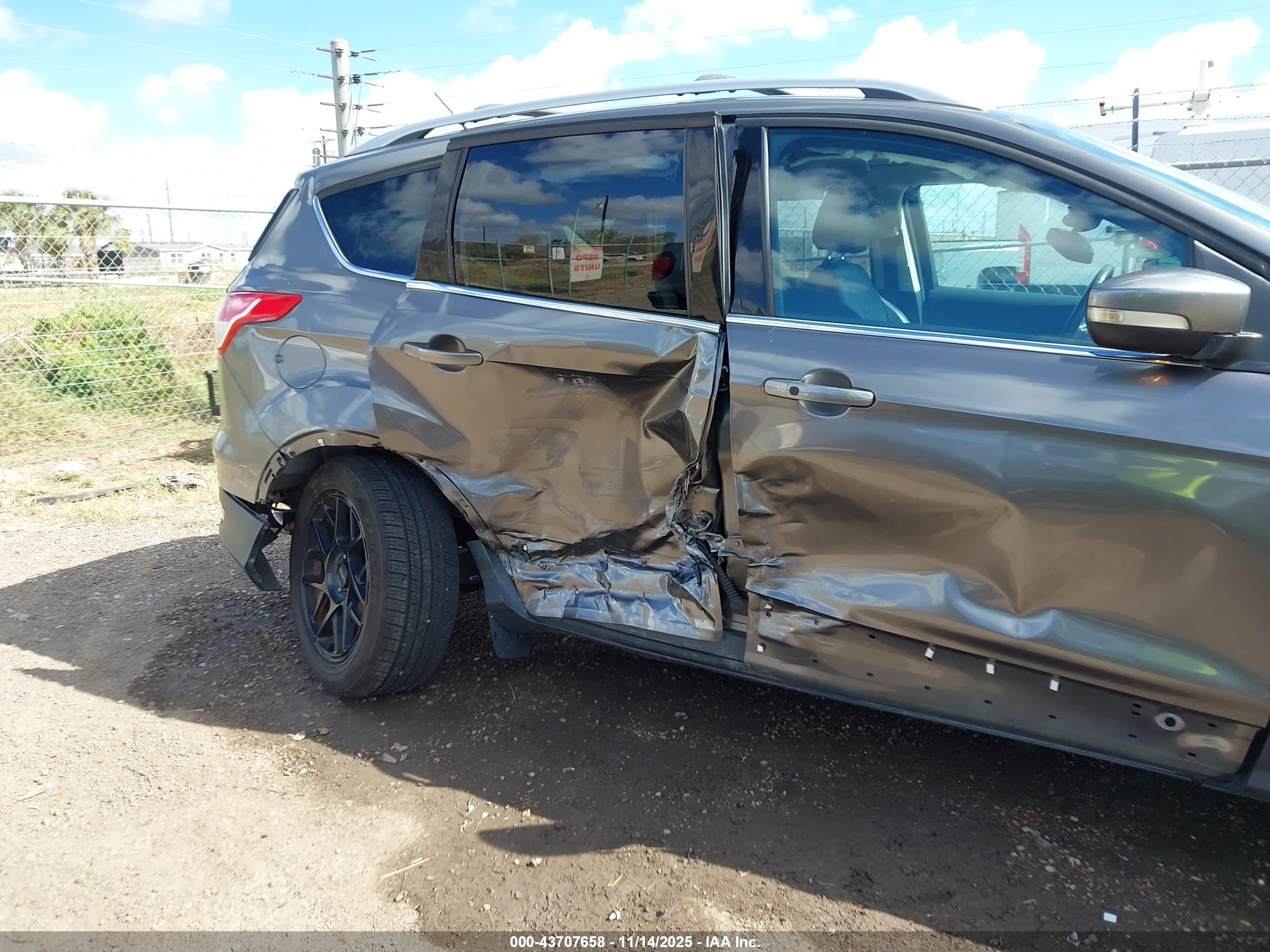 FORD ESCAPE image 6