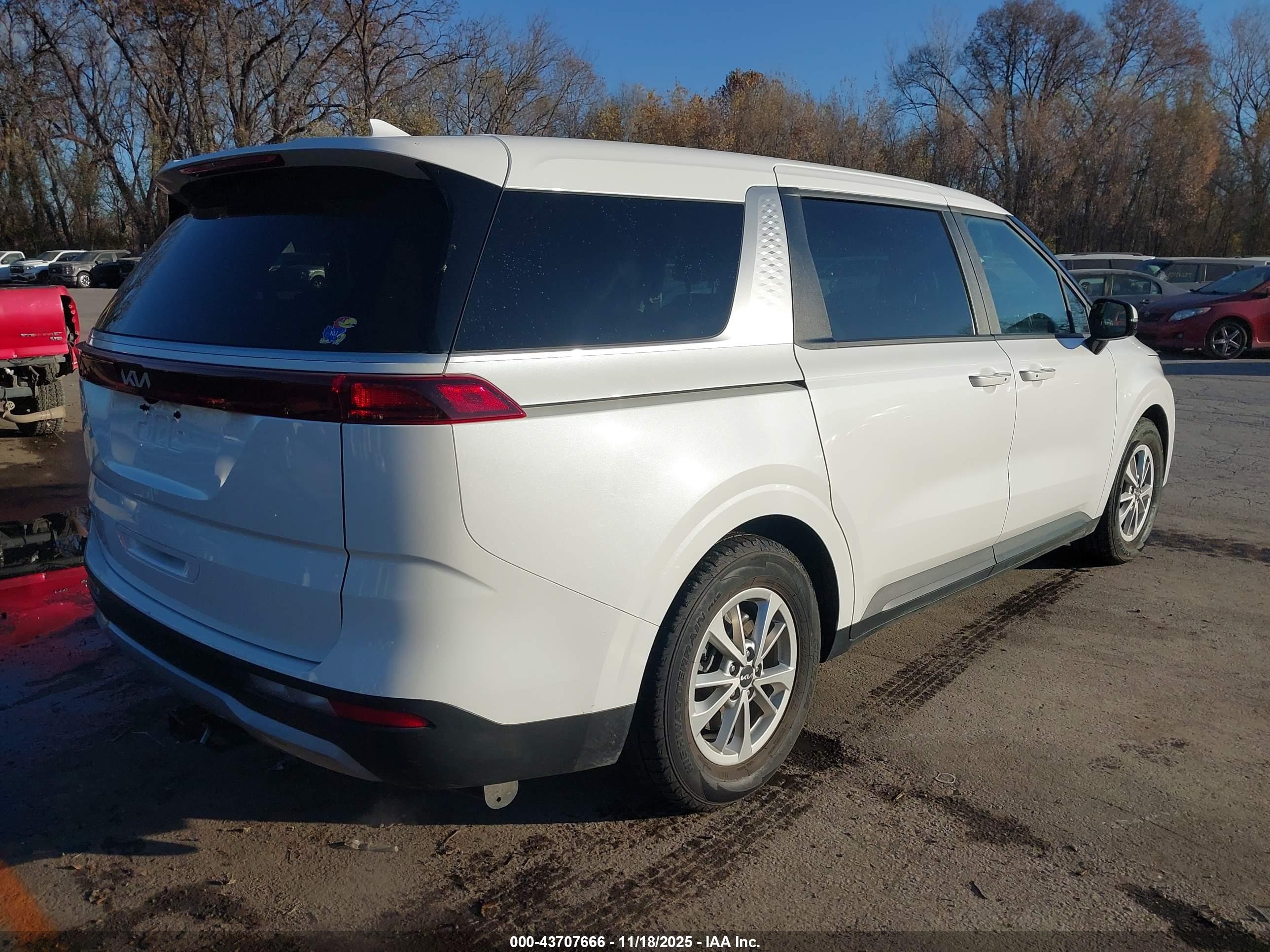 KIA CARNIVAL image 4