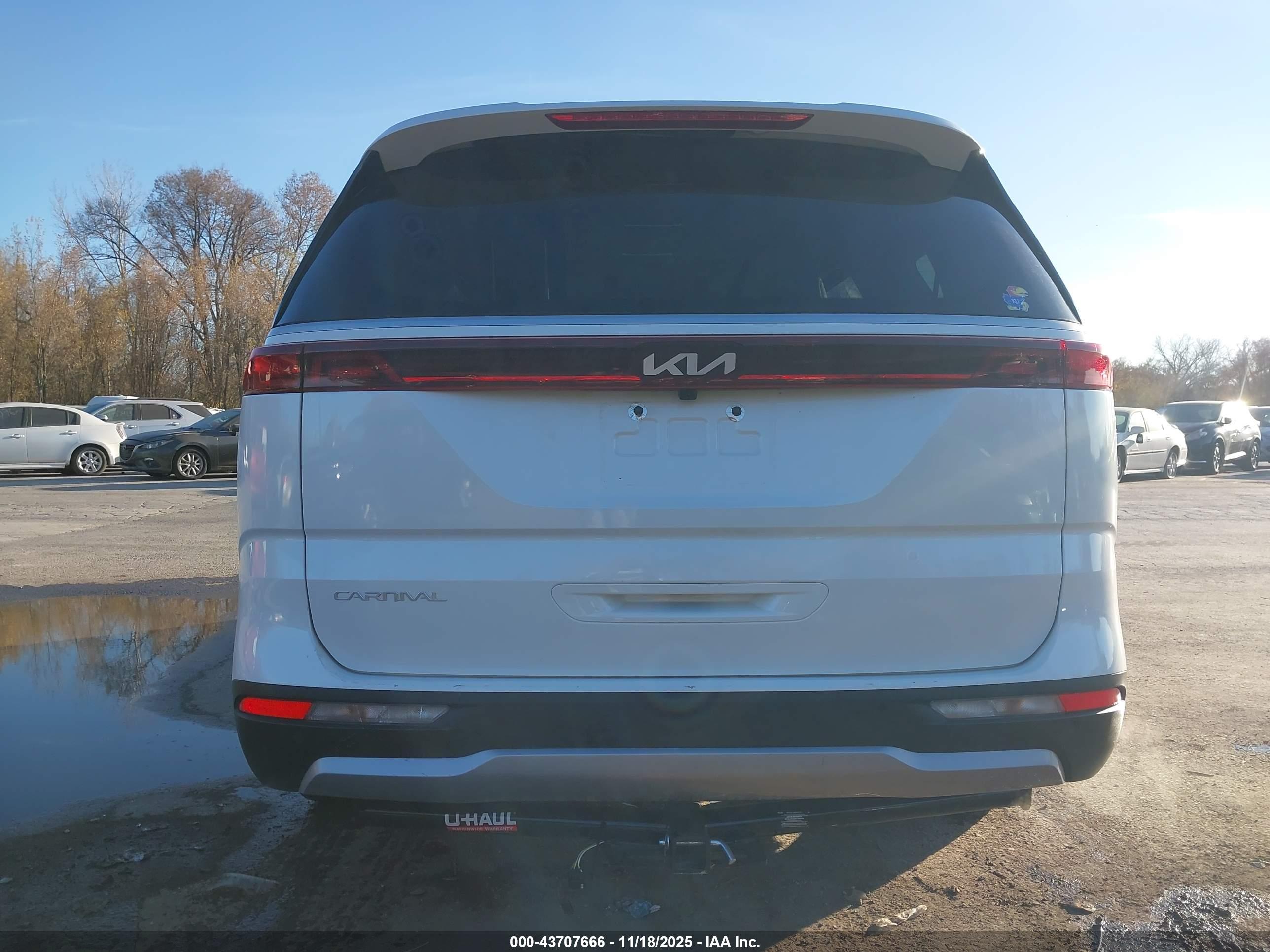 KIA CARNIVAL image 6