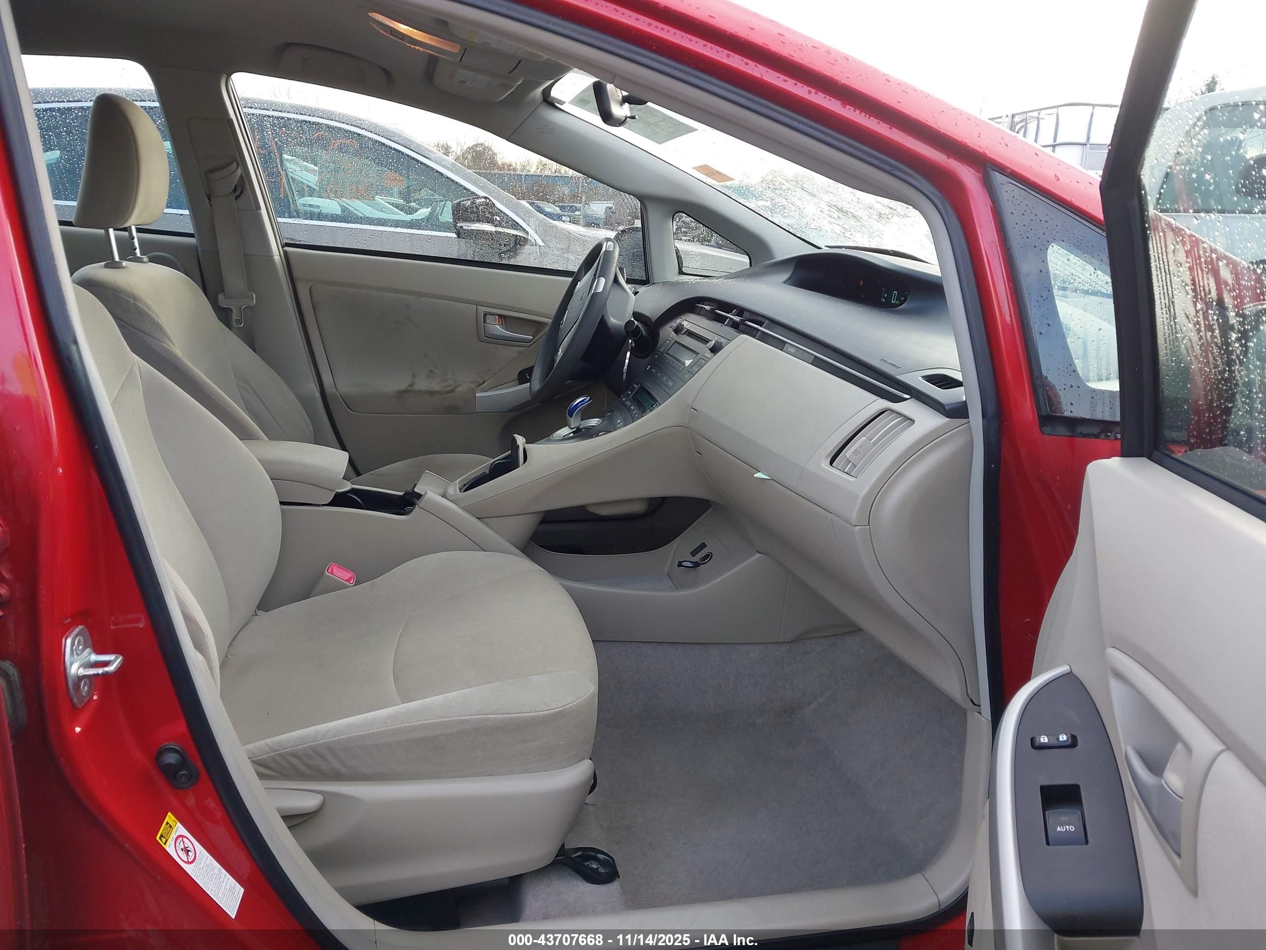 TOYOTA PRIUS image 5