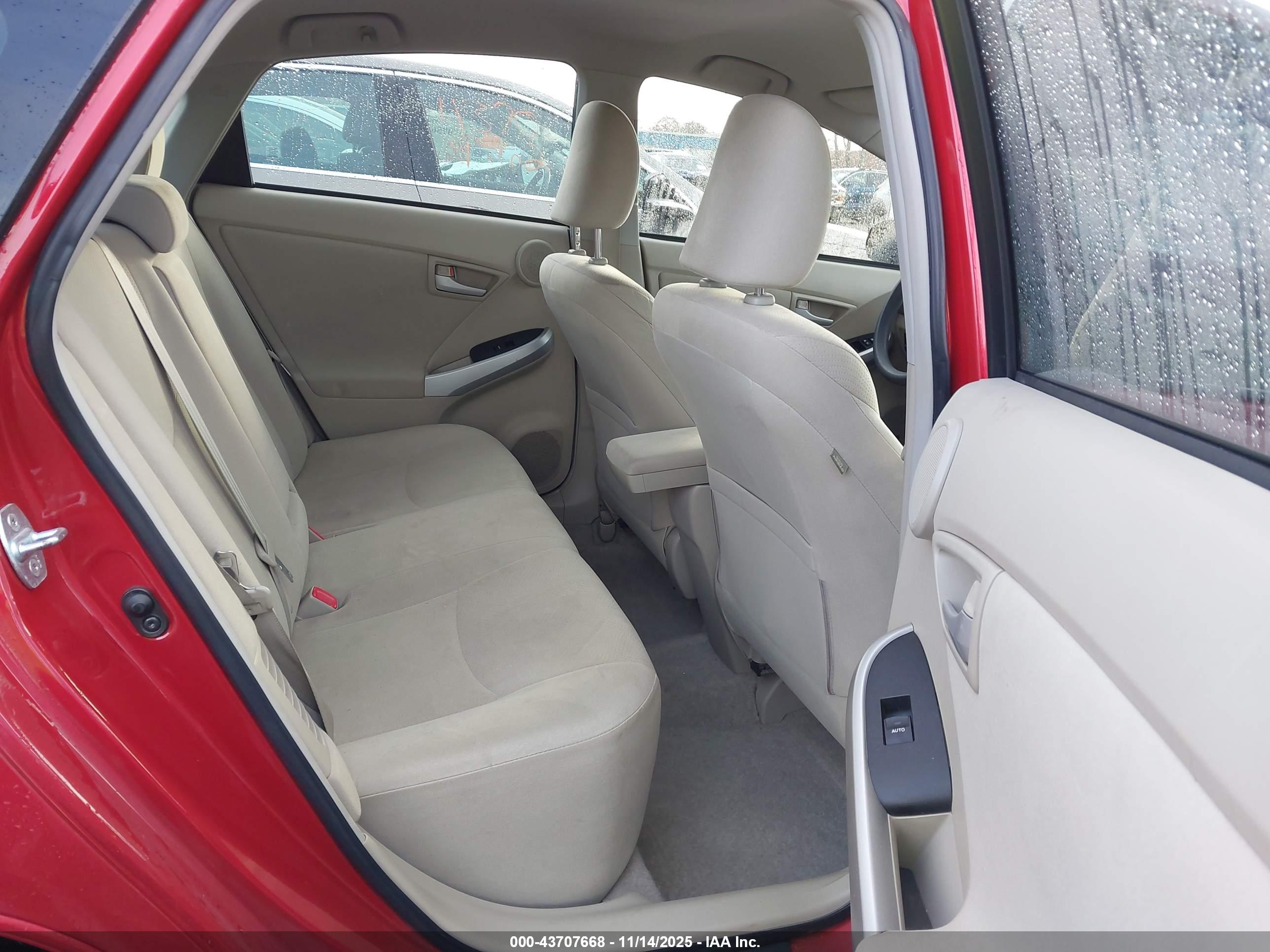 TOYOTA PRIUS image 8