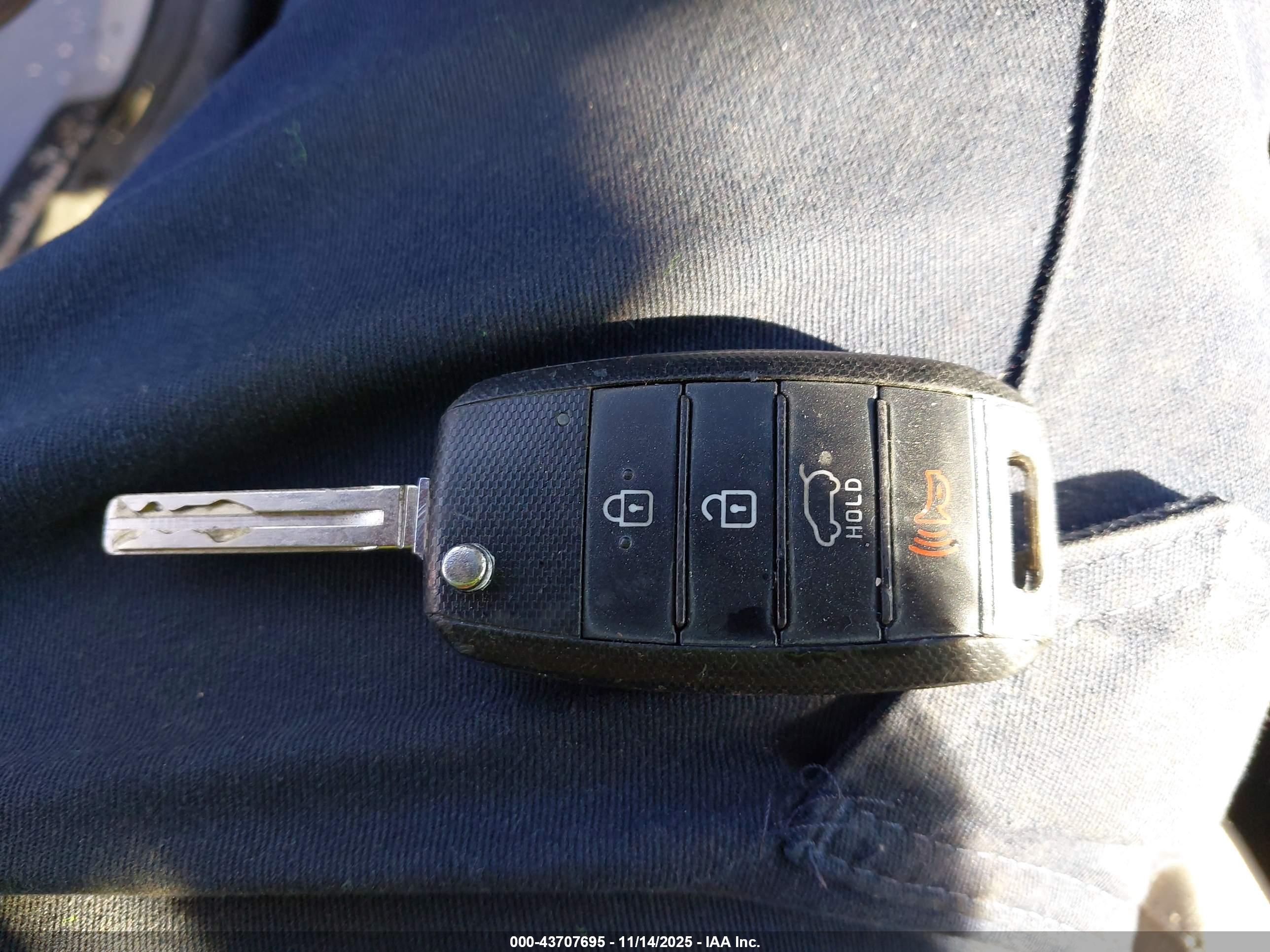 KIA SPORTAGE image 11
