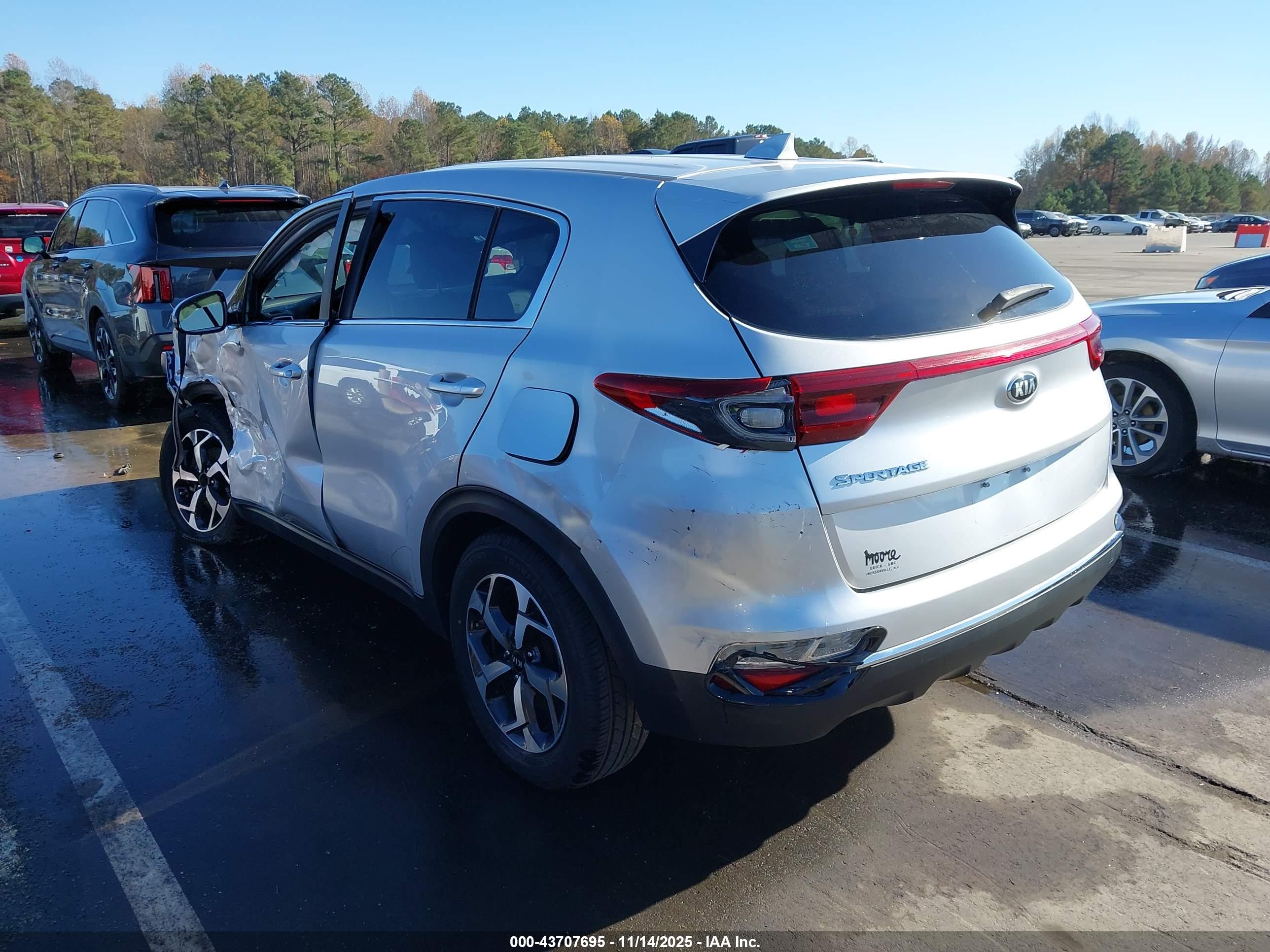 KIA SPORTAGE image 3
