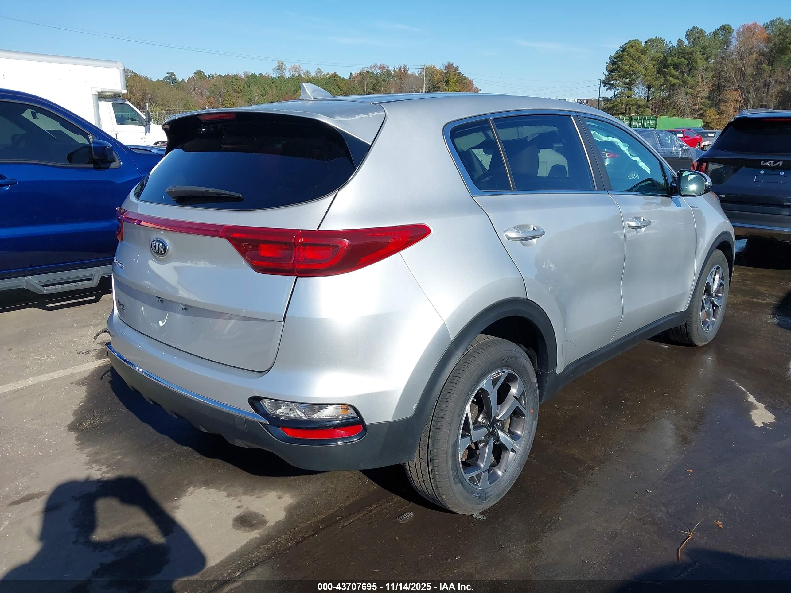 KIA SPORTAGE image 4