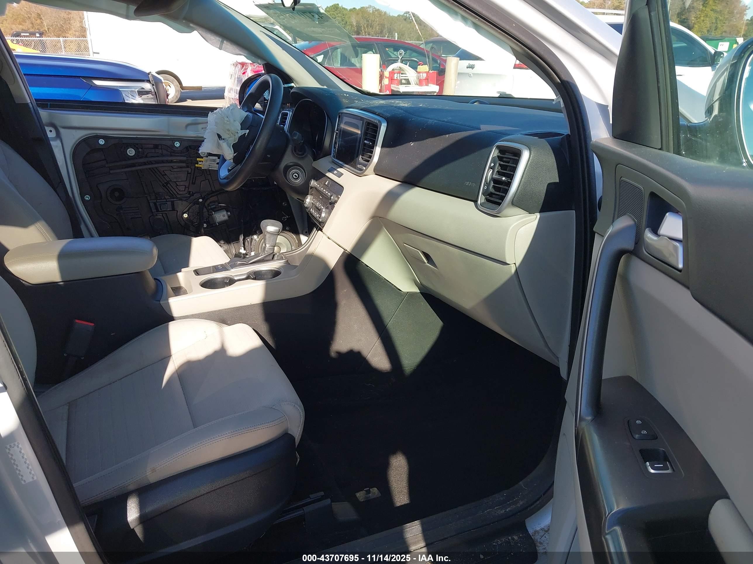 KIA SPORTAGE image 5