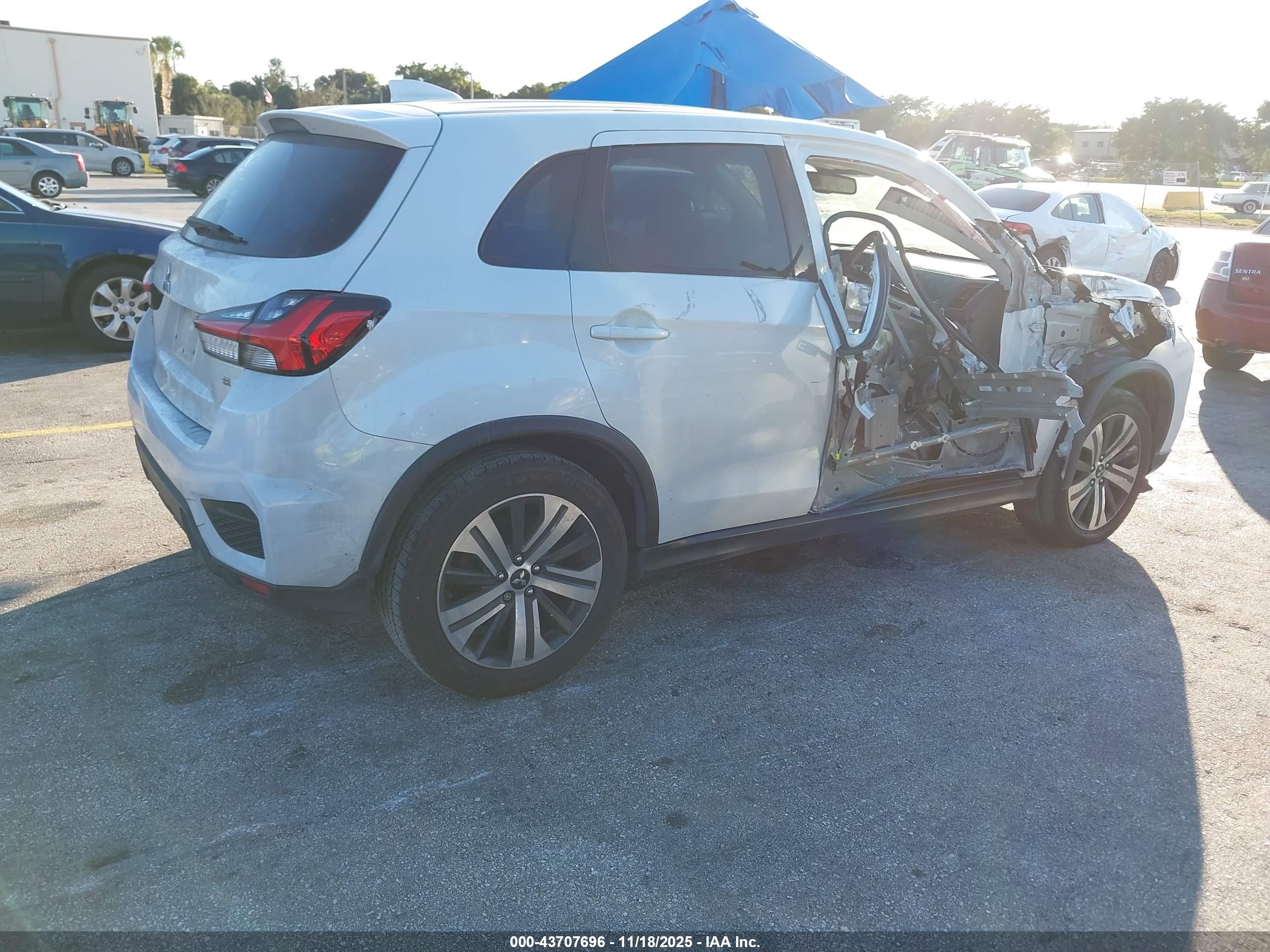MITSUBISHI OUTLANDER image 4