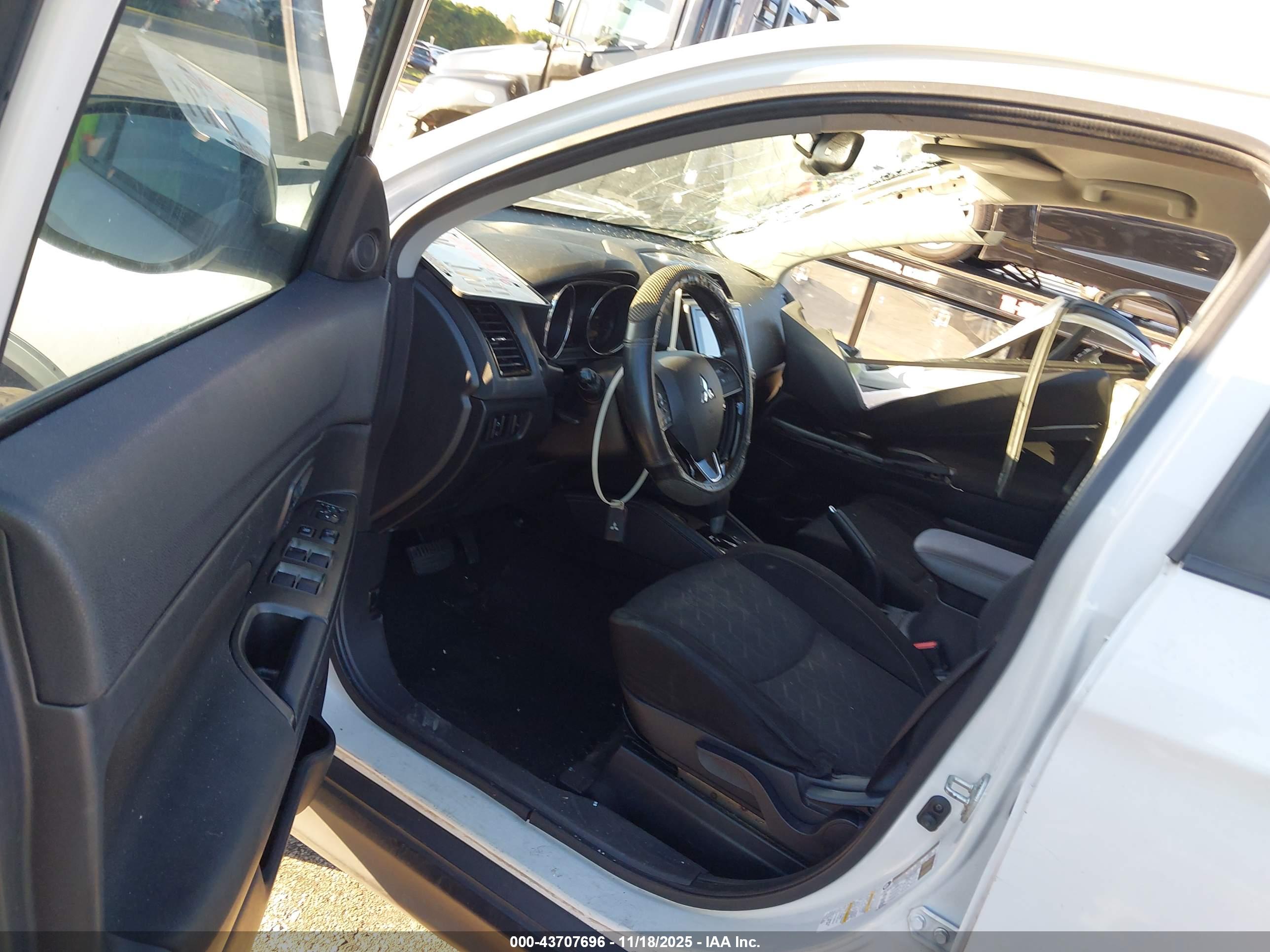 MITSUBISHI OUTLANDER image 5