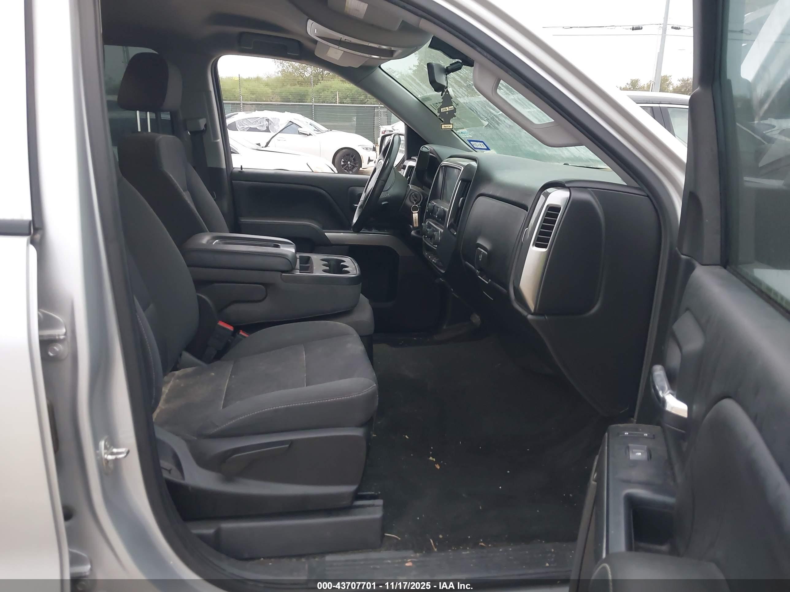 CHEVROLET SILVERADO image 5