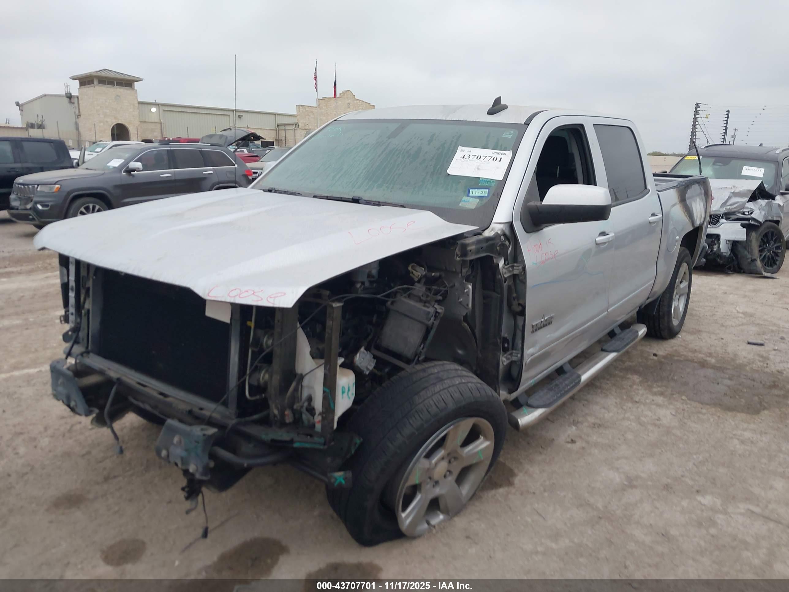 CHEVROLET SILVERADO image 6