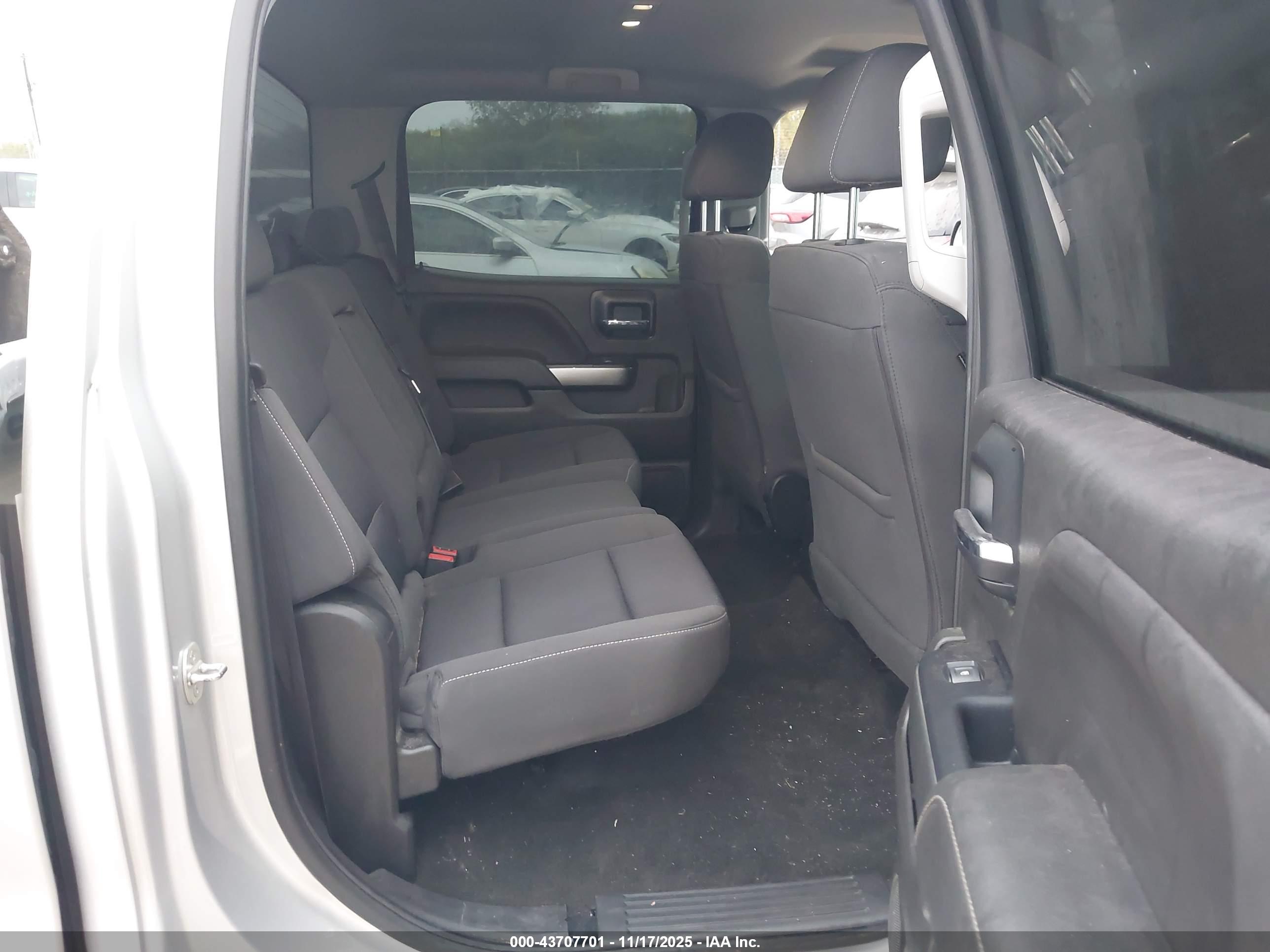 CHEVROLET SILVERADO image 8